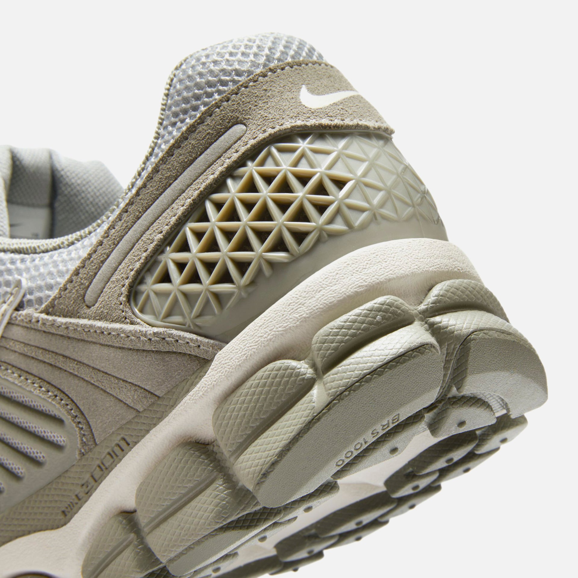 Nike Zoom Vomero 5 - Dark Stucco / Phantom / Light Smoke Grey