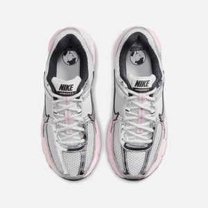 nike truck WMNS Zoom Vomero 5 - Photon Dust / Metallic Silver