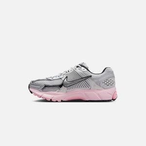 nike truck WMNS Zoom Vomero 5 - Photon Dust / Metallic Silver