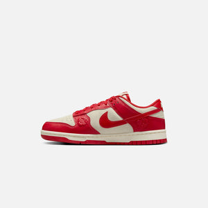 Nike WMNS Dunk Low SE - Coconut Milk / University Red / Pale Ivory