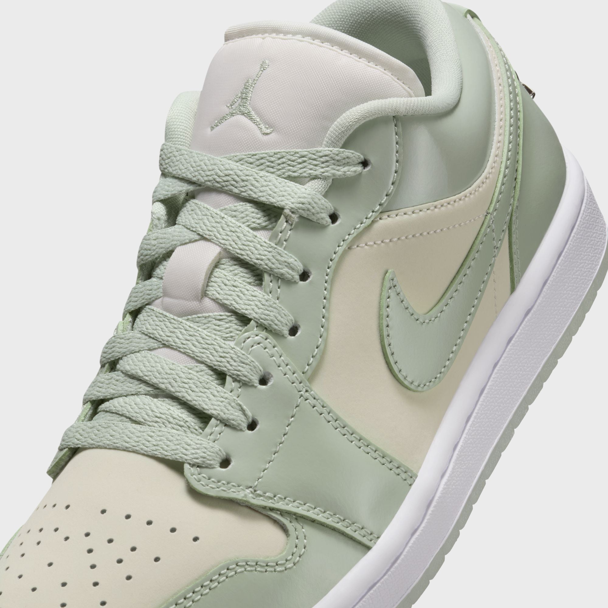 Jordan WMNS Air Jordan 1 Low SE - Sail / Seafoam / Metallic