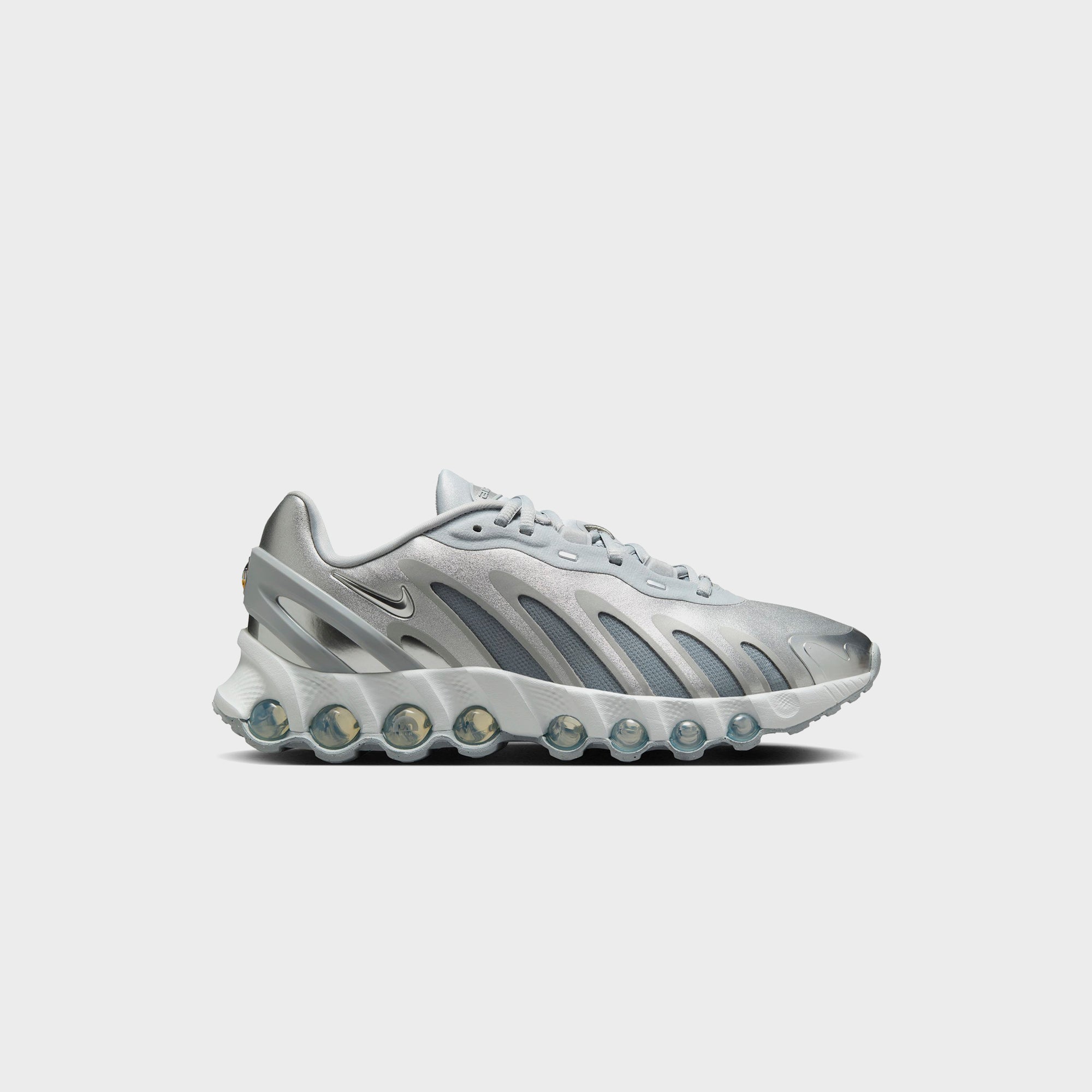 Nike WMNS Air Max Dn8 - Wolf Grey / Off-White / Metallic