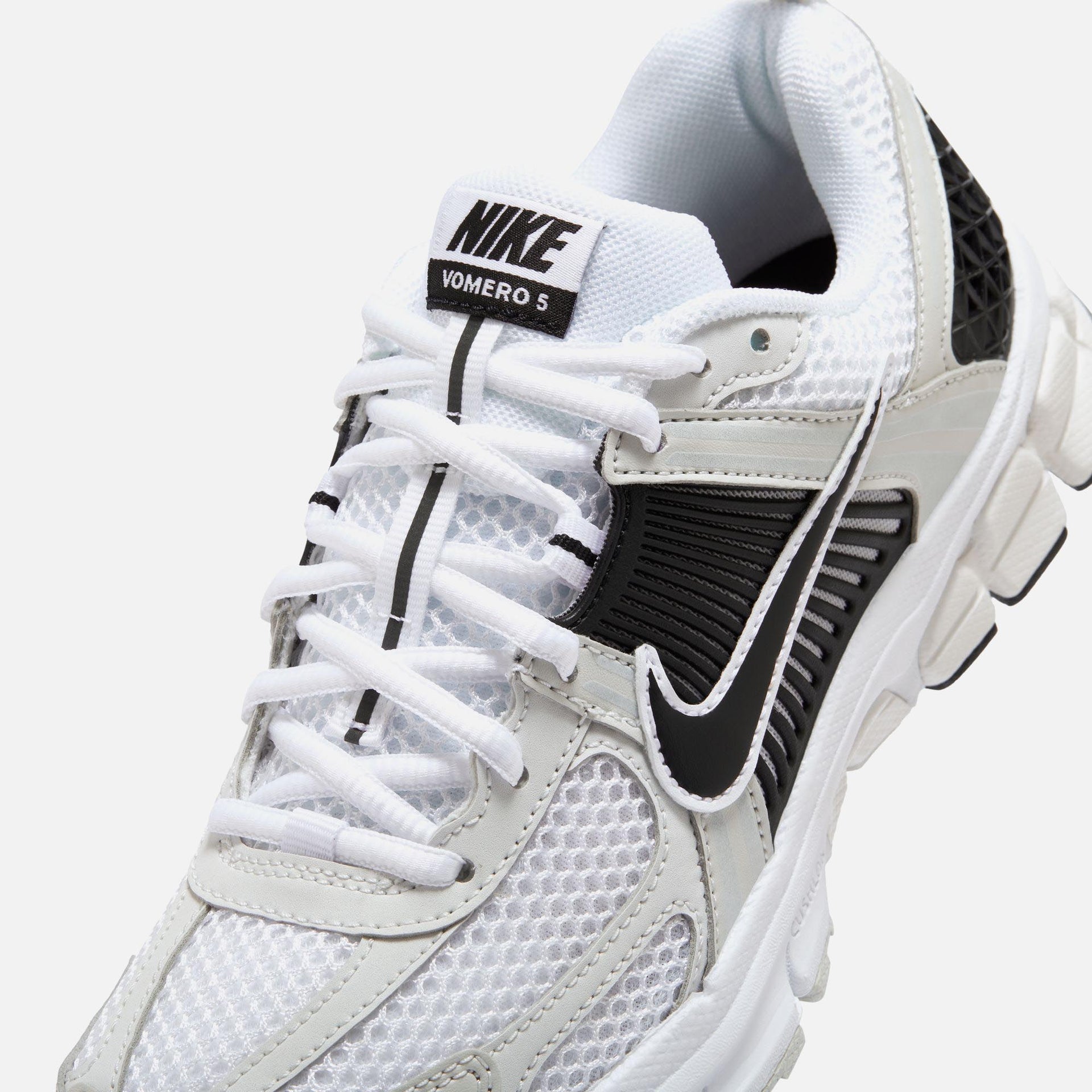 Nike GS Zoom Vomero 5 - White / Black / Platinum Tint / Metallic Platinum