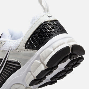 Nike GS Zoom Vomero 5 - White / Black / Platinum Tint / Metallic Platinum