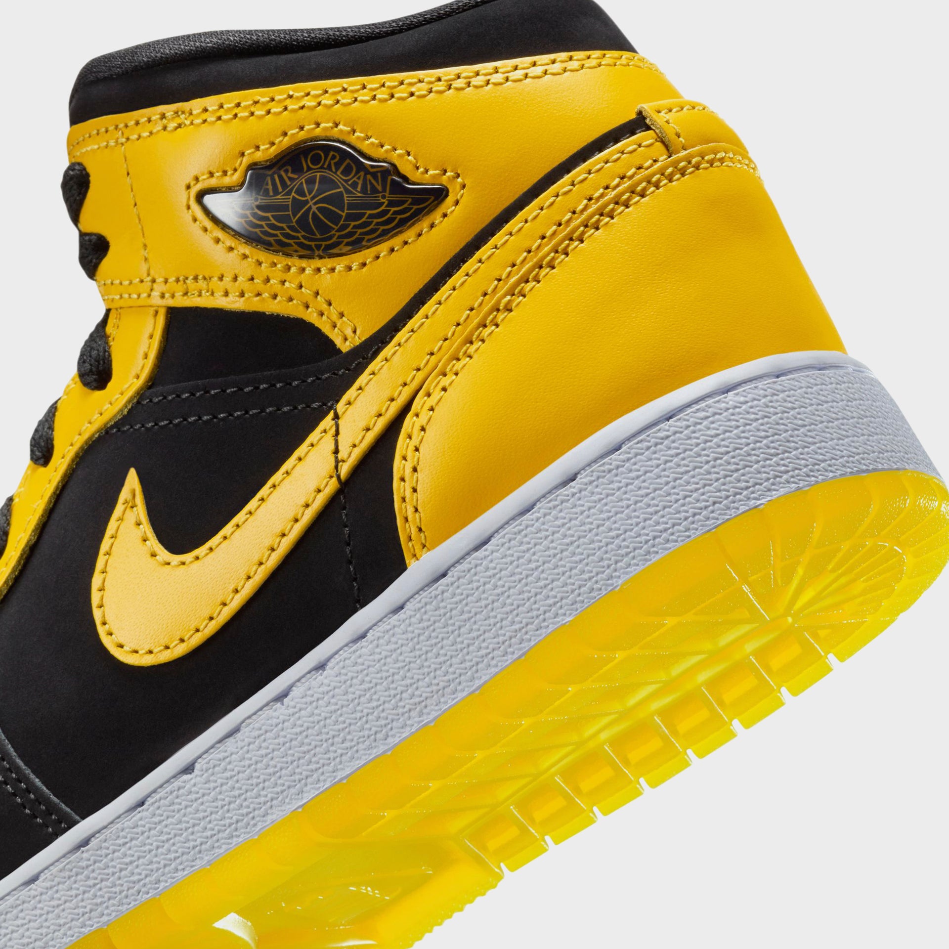 Nike GS Air Jordan 1 Mid SE - Black / White / Varsity Maize