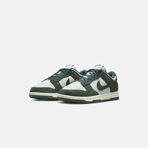 Nike Dunk Low - Photon Dust / Vintage Green / Sail / White