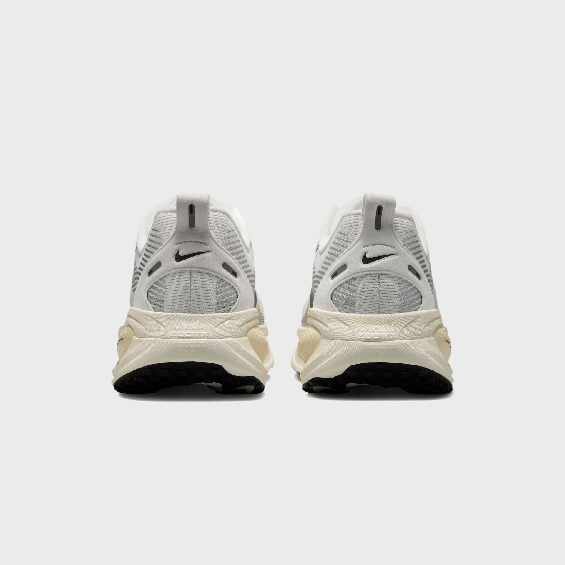 Nike Vomero 18 - Summit White / Black / Coconut Milk