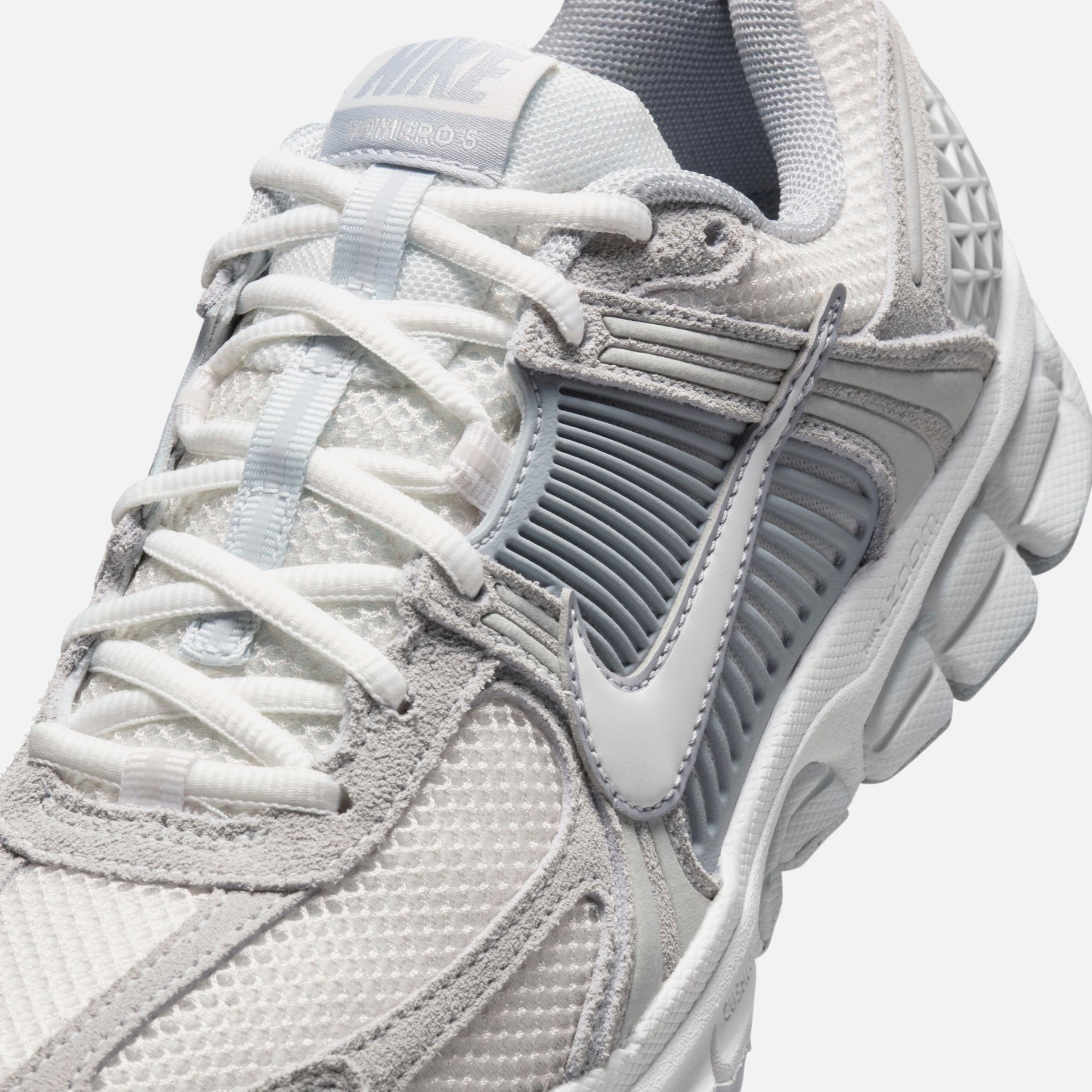 Nike WMNS Zoom Vomero 5 - Pure Platinum / Summit White