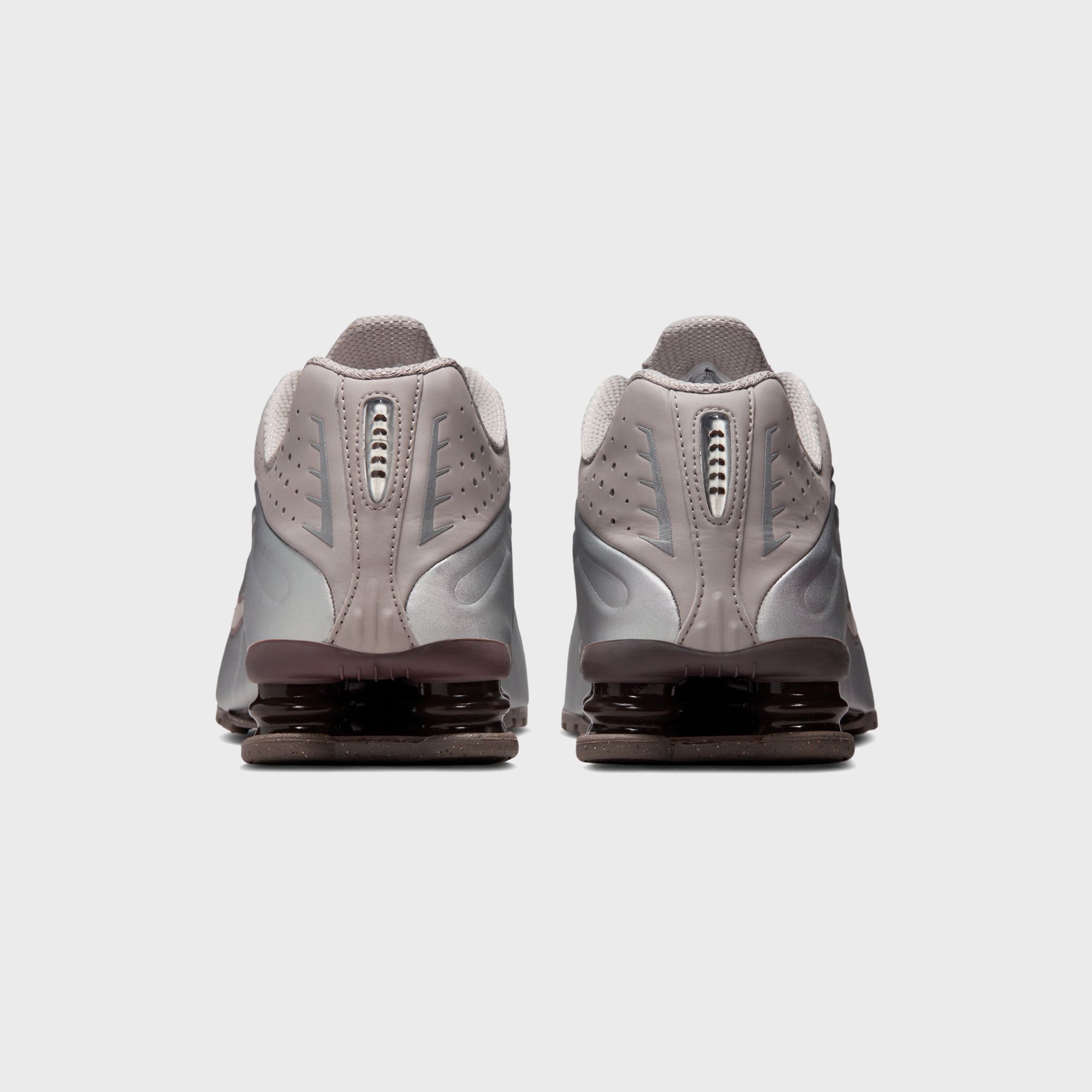 NIKE ☆ Shox R4 ‘Cave Stone’ Nike Shox R4 Cave Stone HQ1988-200 | SneakerNews.com