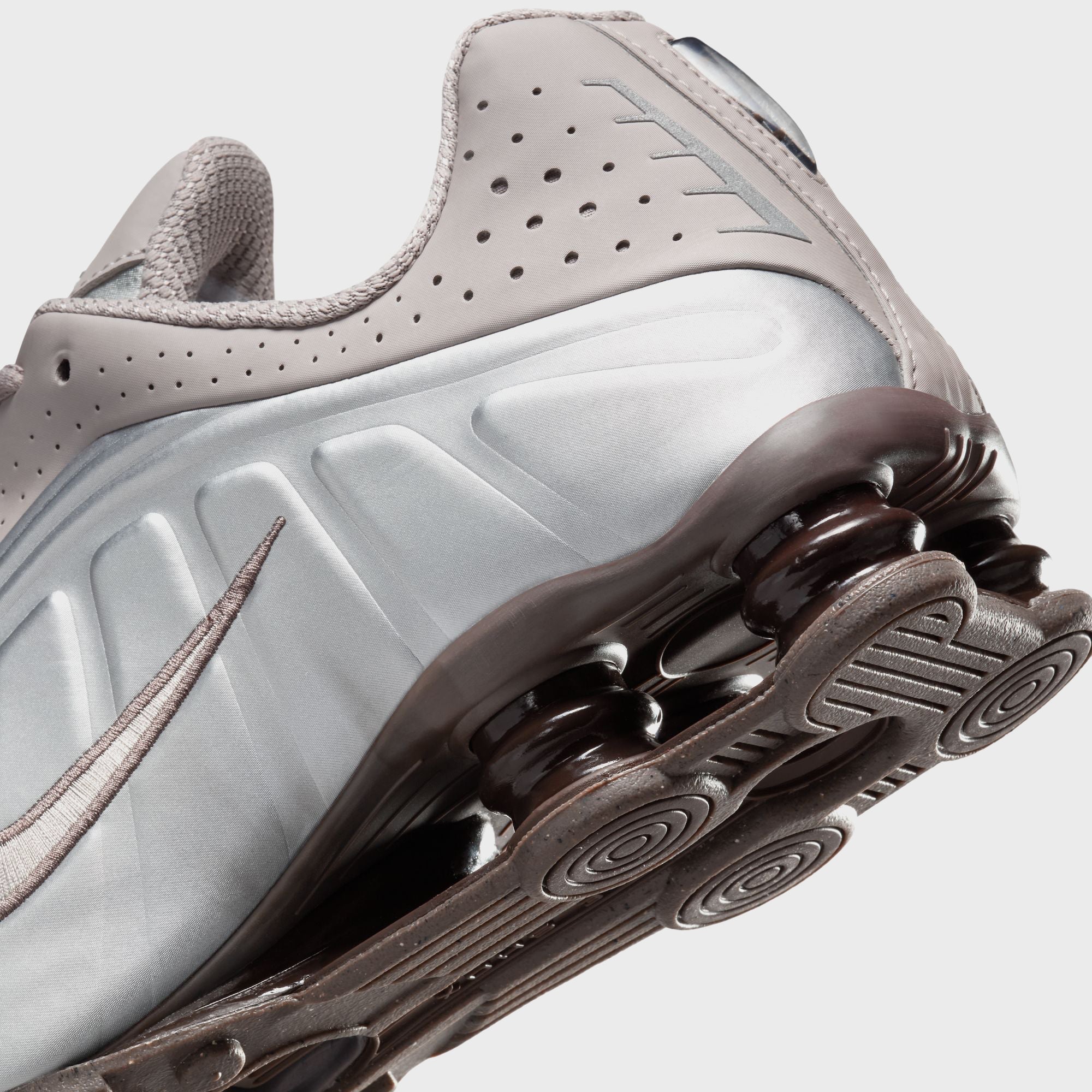 Nike Shox R4 - Cave Stone / Cave Stone / College Grey – Kith