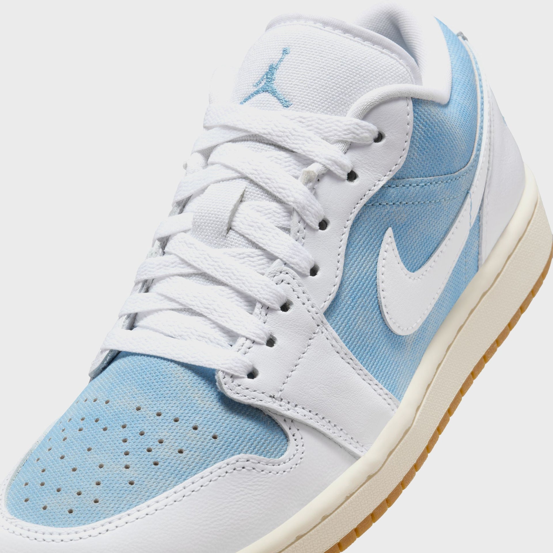 Jordan WMNS Air Jordan 1 Low SE - Worn Blue / White / Gum Light Brown / Sail