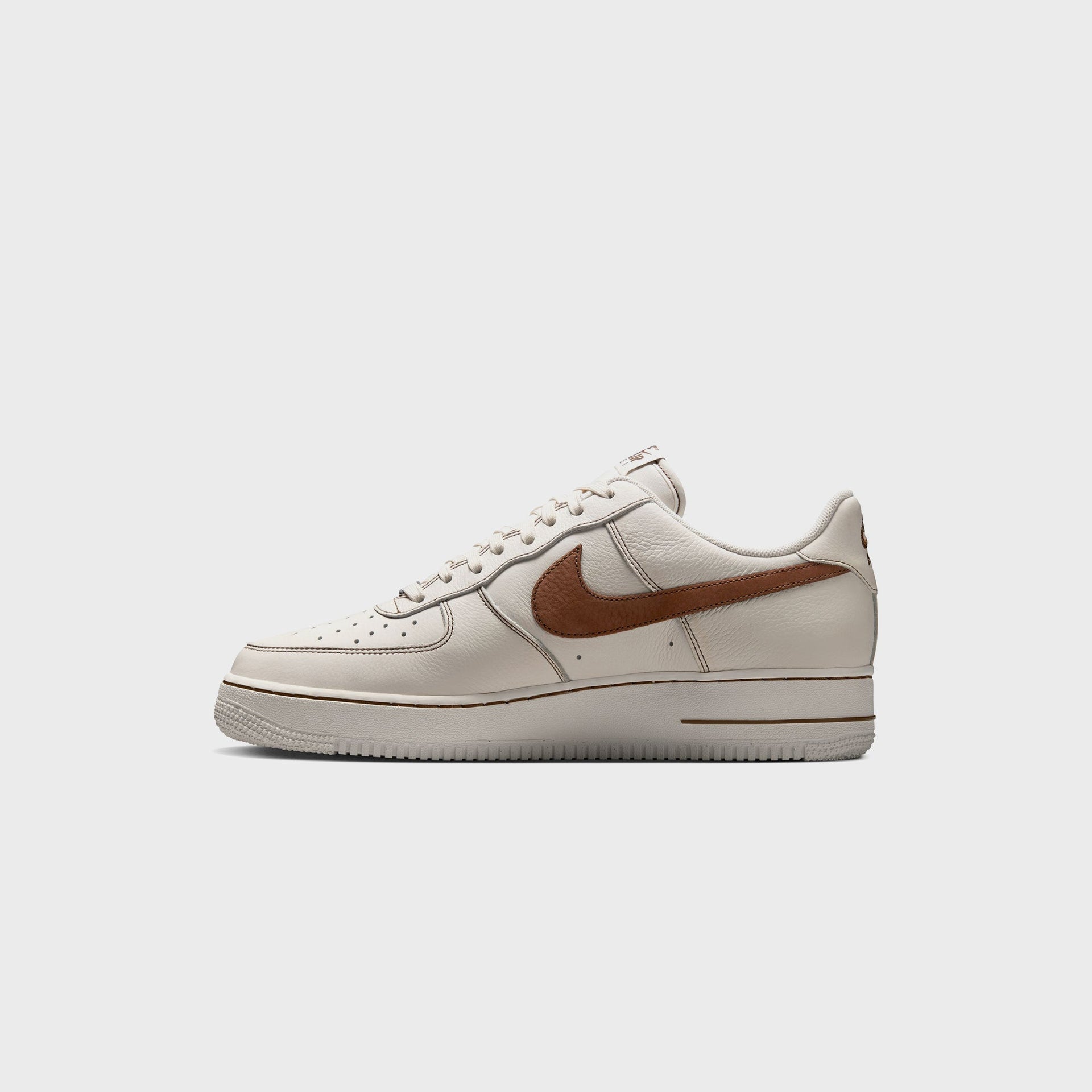 Nike Air Force 1 '07 LV8 - Ivory / Saddle Brown