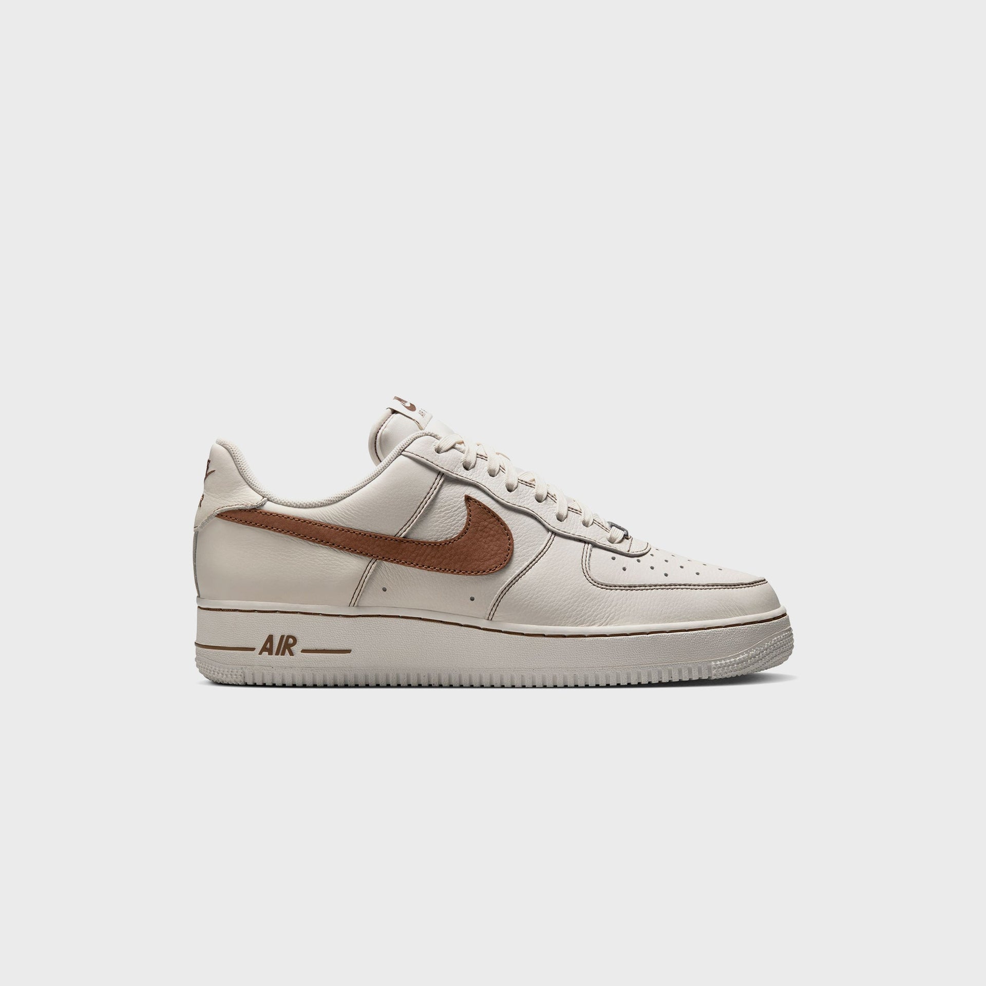 Nike Air Force 1 '07 LV8 - Ivory / Saddle Brown