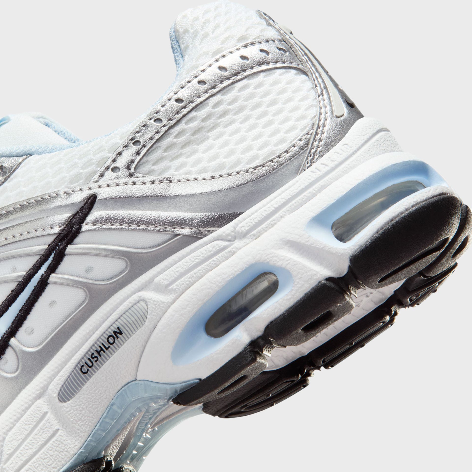Nike WMNS Air Max Moto 2K - White / Hydrogen Blue / Metallic Silver