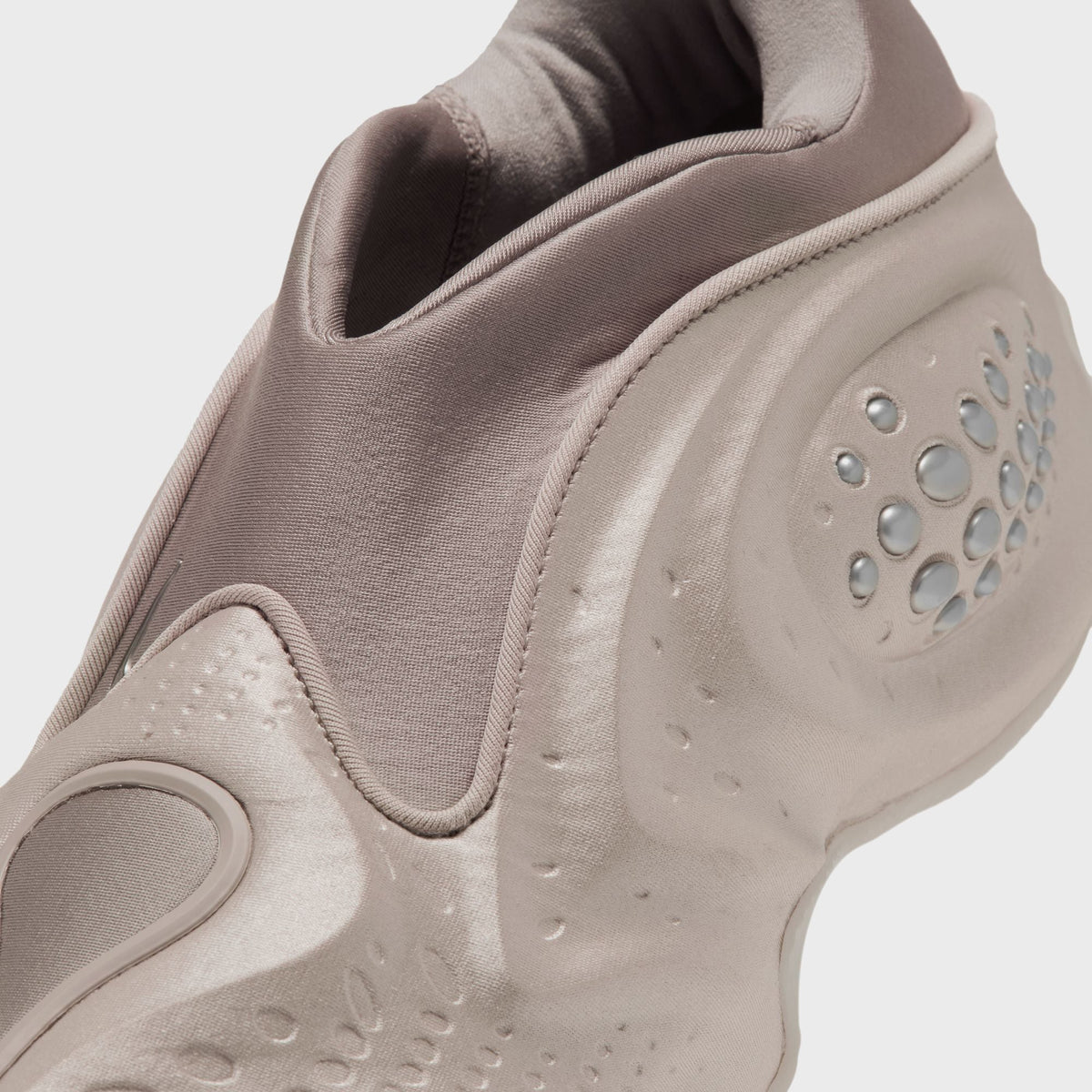Nike WMNS First Sight Shadow - Cream II / Metallic Silver / Sail Enigma Stone