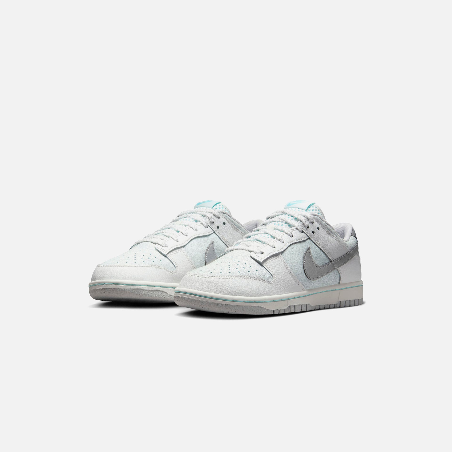 Nike Dunk Low Retro SE - Glacier Ice / Metallic Silver