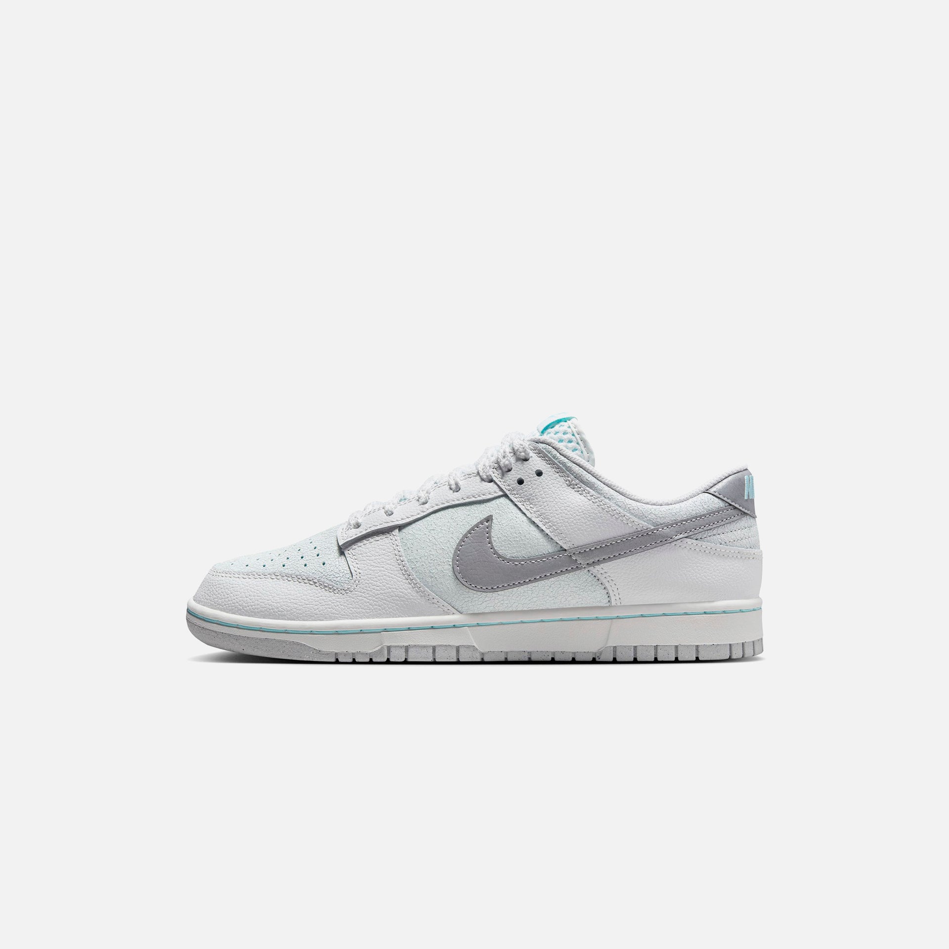 Nike Dunk Low Retro SE - Glacier Ice / Metallic Silver