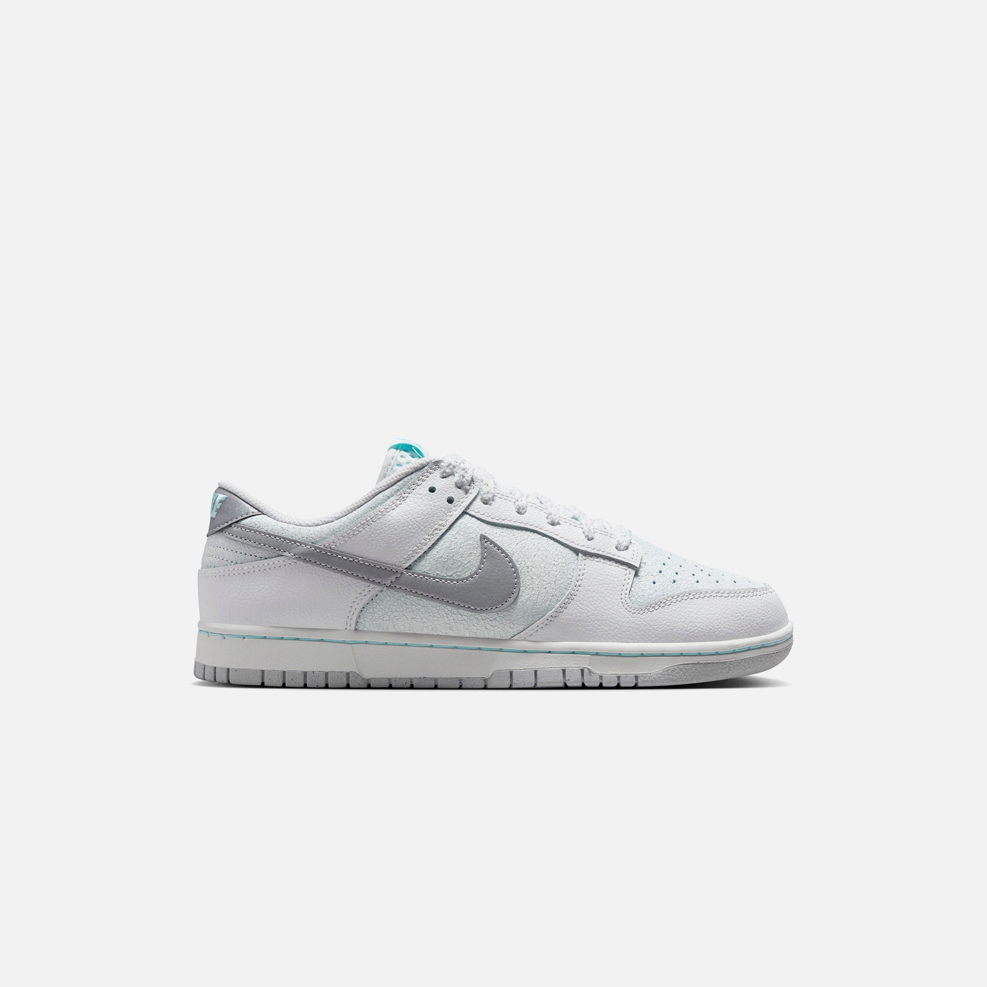 Nike Dunk Low Retro SE - Glacier Ice / Metallic Silver