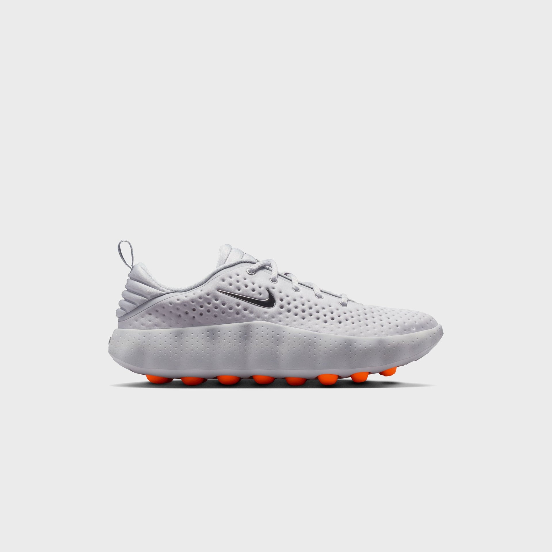 Nike Mind 002 - Light Smoke Grey / Photon Dust / Hyper Crimson / Chrome