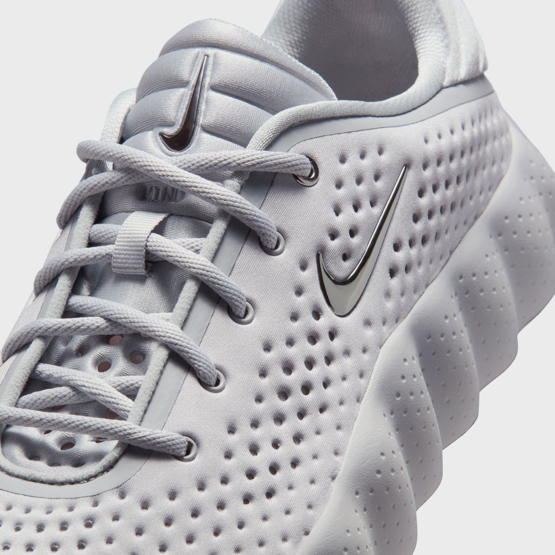 Nike Mind 002 - Light Smoke Grey / Photon Dust / Hyper Crimson / Chrome