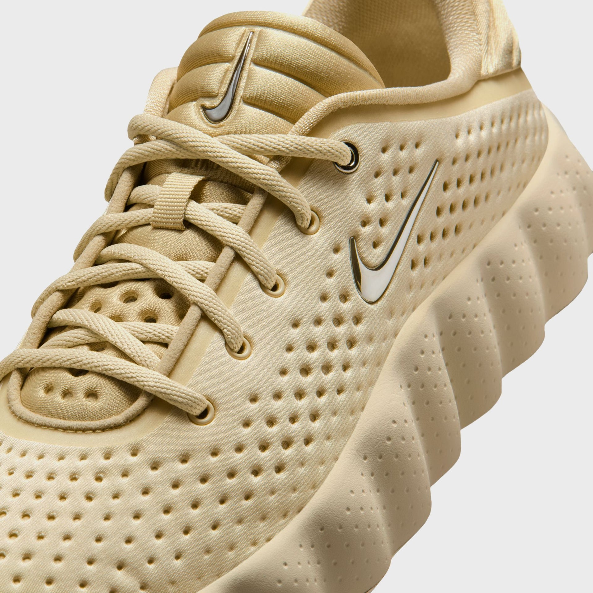 Nike Mind 002 - Light Khaki / Metallic Cool Grey / Desert Khaki / Hyper Crimson