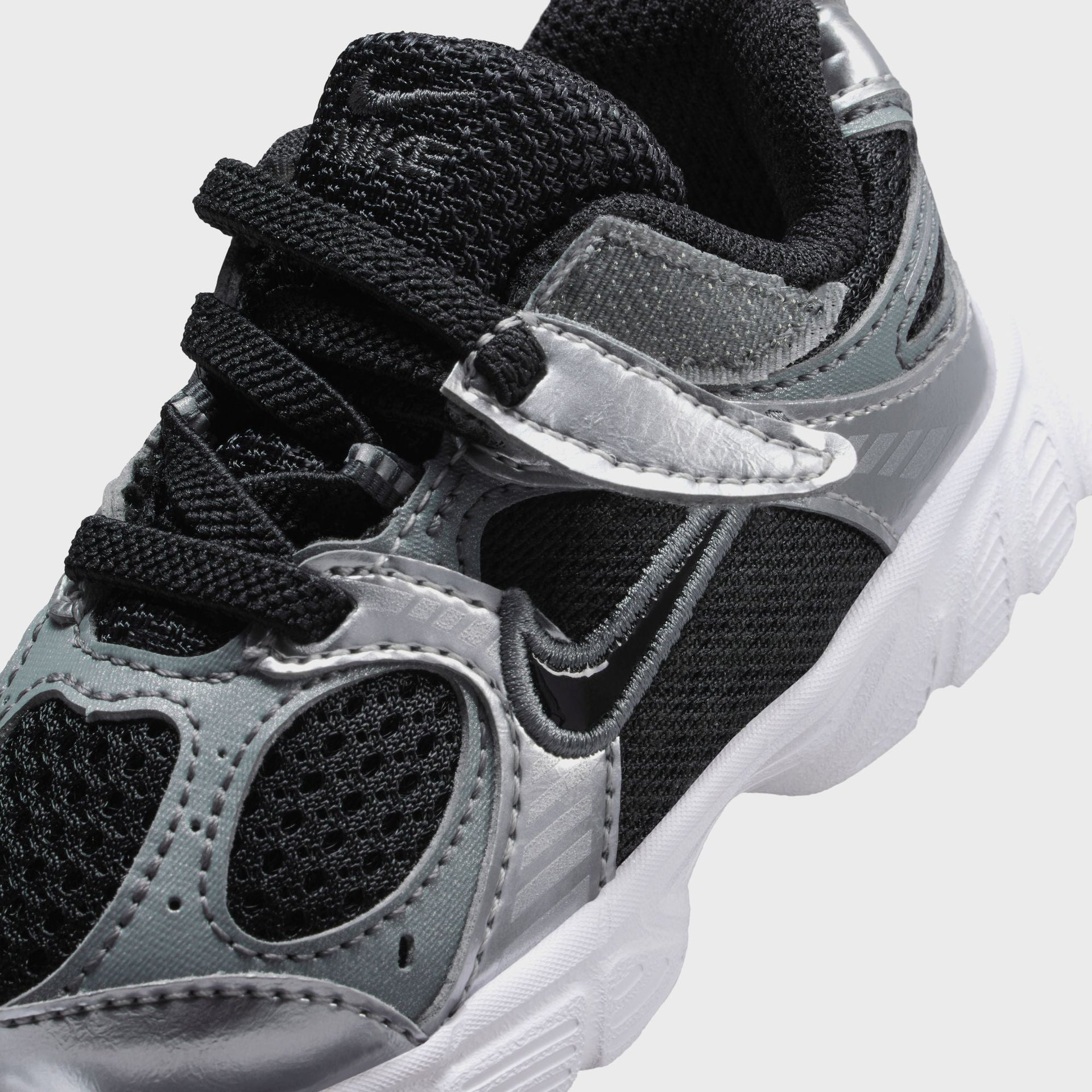 Nike TD V5 Rnr - White / Metallic Silver / Pure Platinum