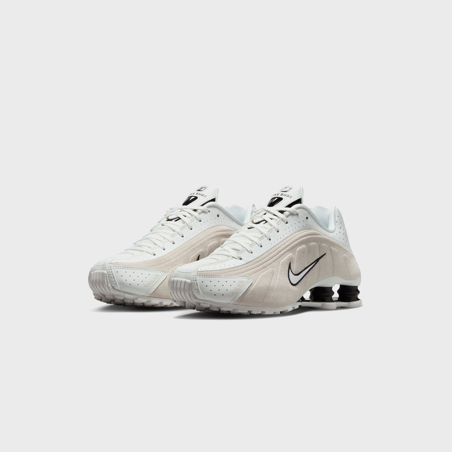 Nike WMNS Shox R4 - Summit White / Black / Light Orewood Brown
