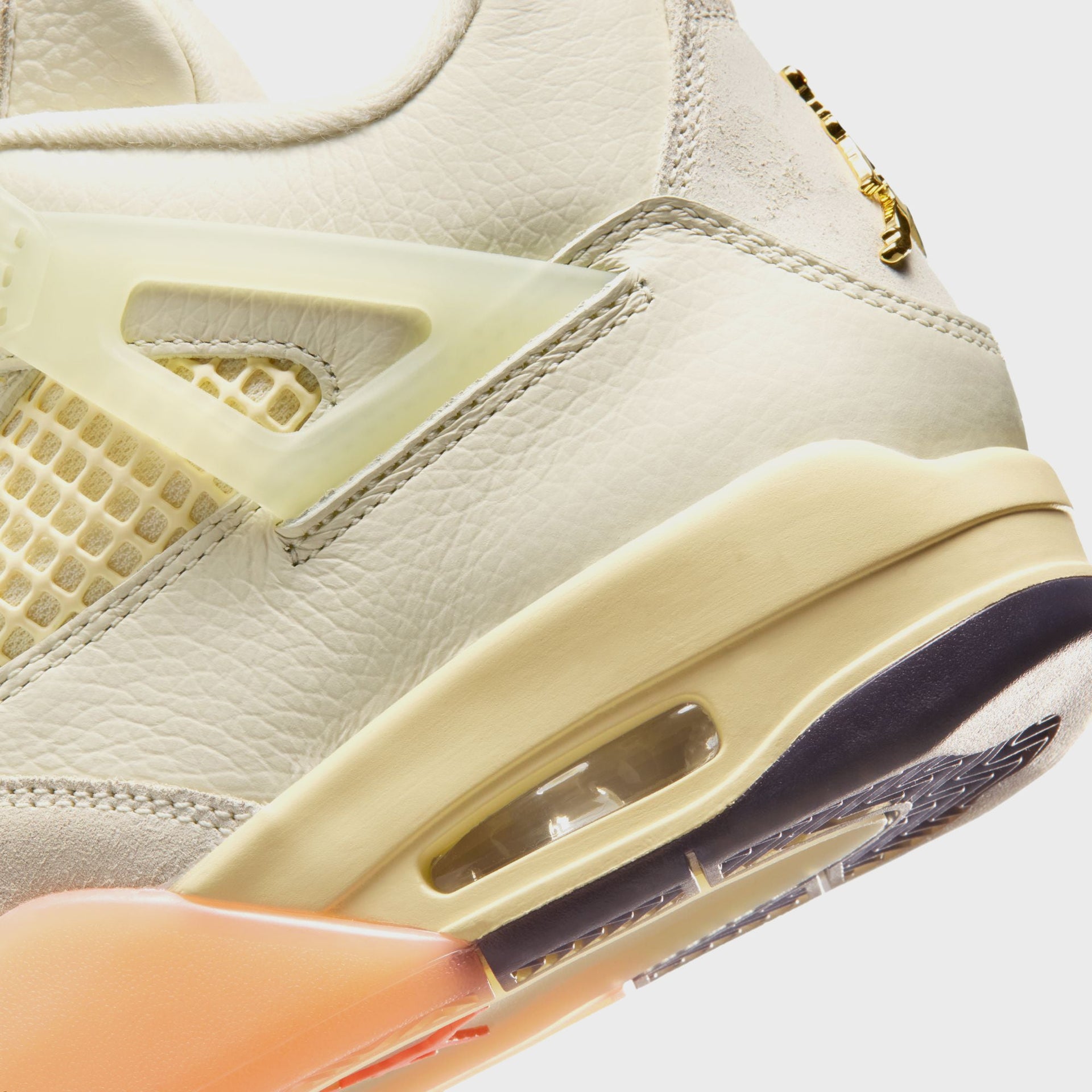 Jordan WMNS Air Jordan 4 - Retro Coconut Milk / Metallic Gold / Muslin / Bright Mango / Sundial / Black