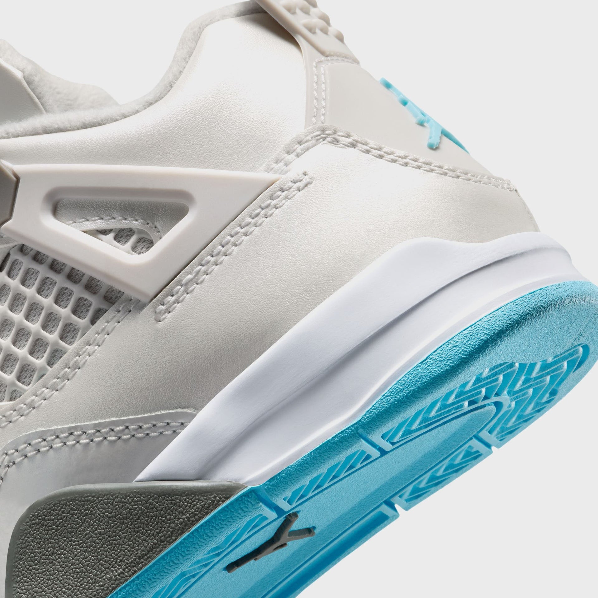 Jordan PS 4 Retro - Photon Dust / Flat Pewter / White / Blue Chill