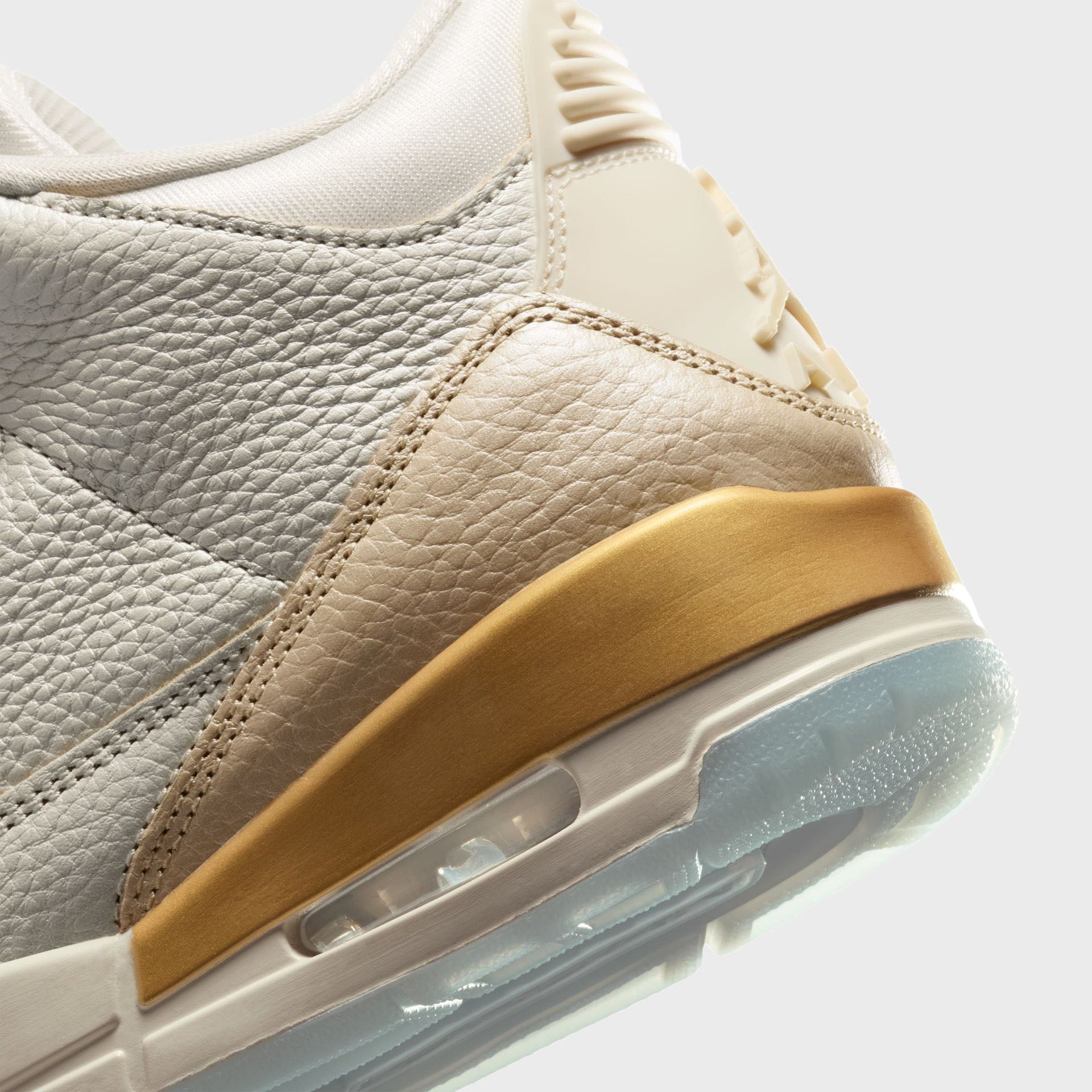 Jordan WMNS Air Jordan 3 Retro - Champion Sail / Team Gold / Pale Ivory / Metallic Gold / Ice