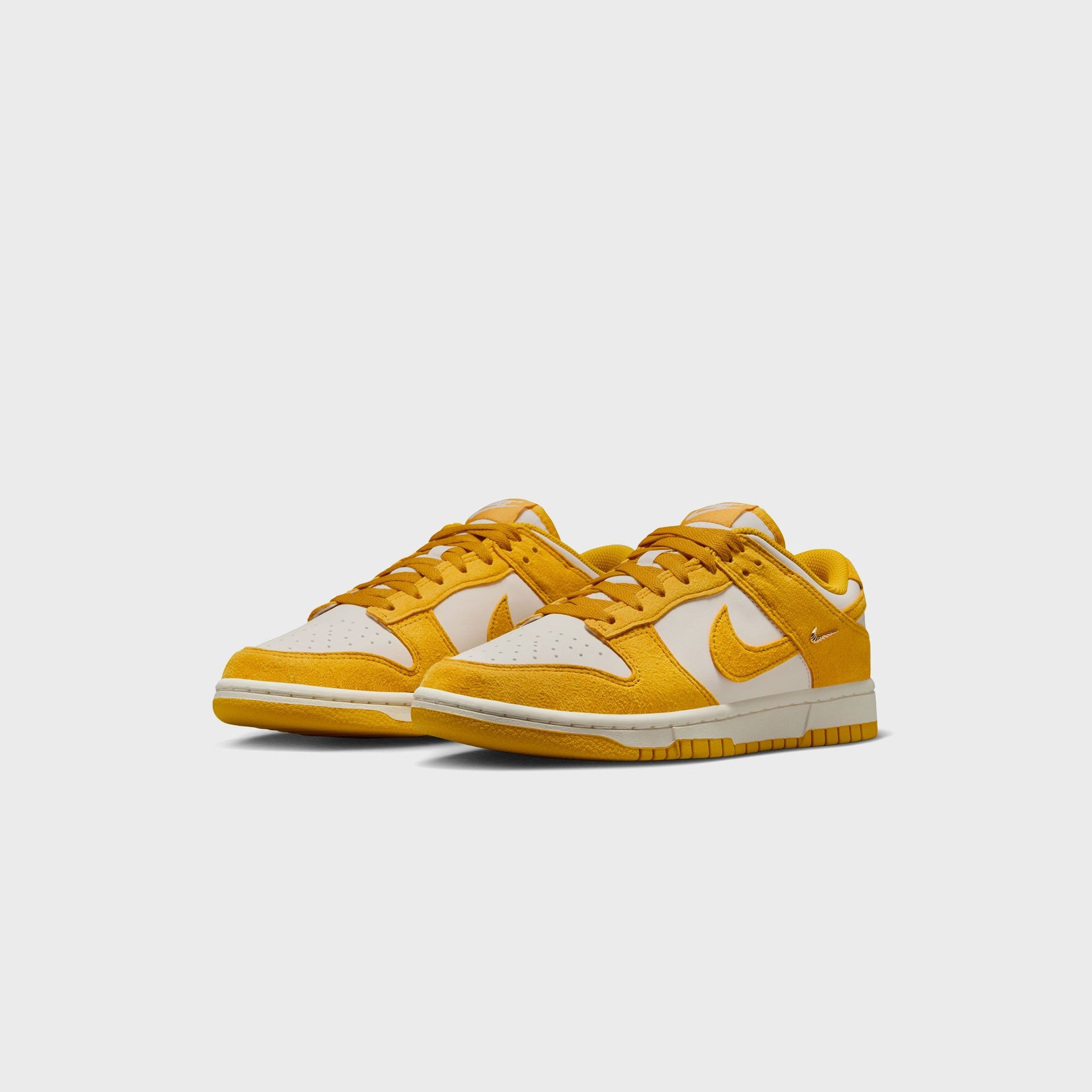 Nike WMNS Dunk Low - Pale Ivory / Dark Sulfur / Sail