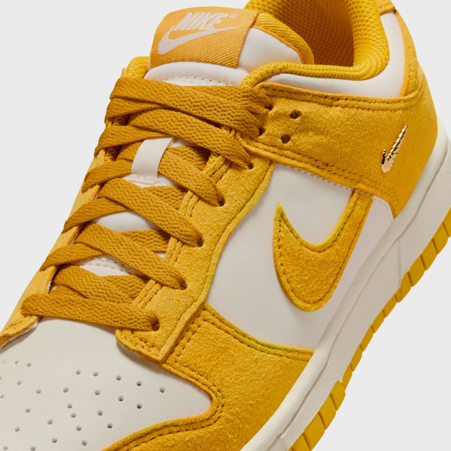 Nike WMNS Dunk Low - Pale Ivory / Dark Sulfur / Sail