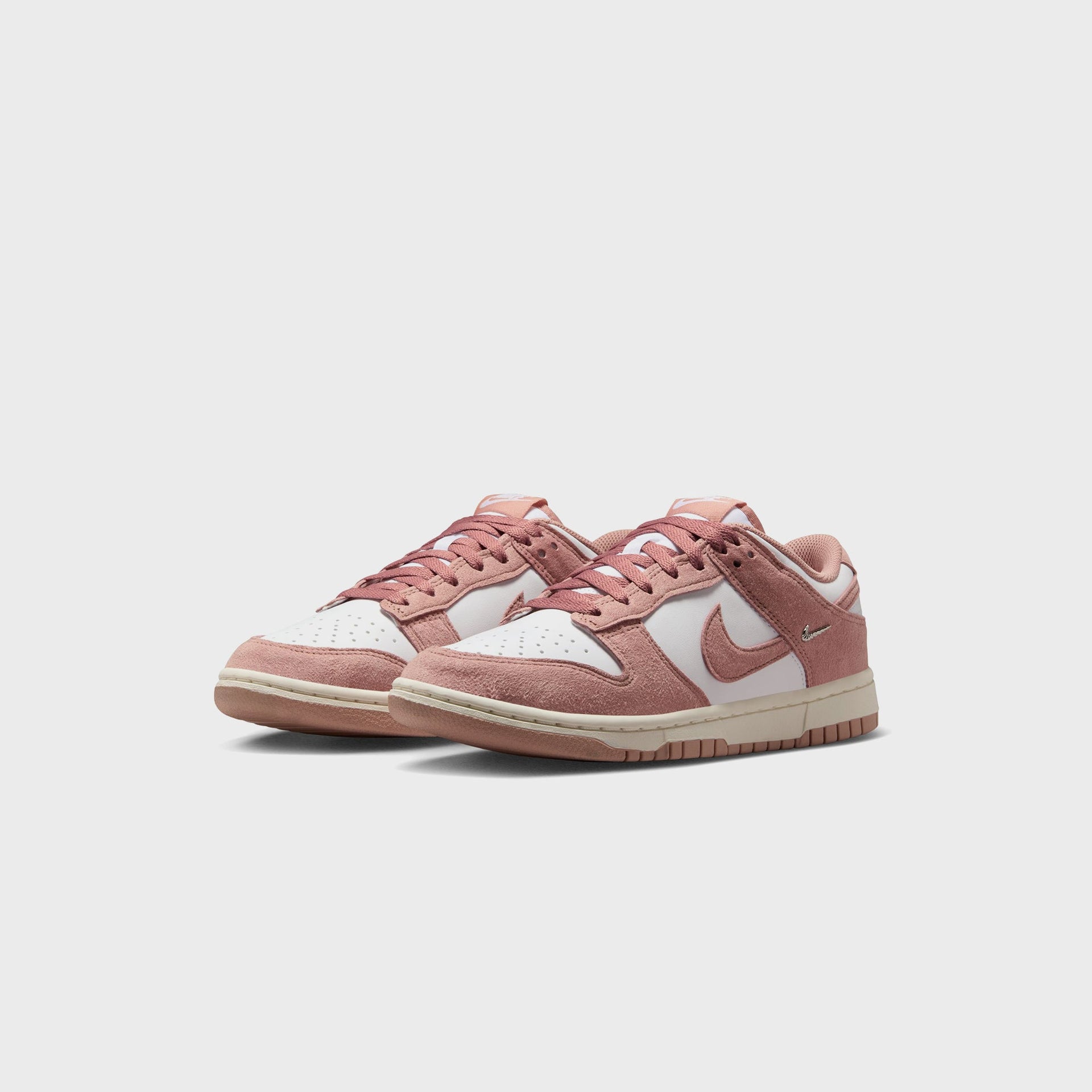 Nike WMNS Dunk Low - White / Particle Pink / Sail / Metallic Silver