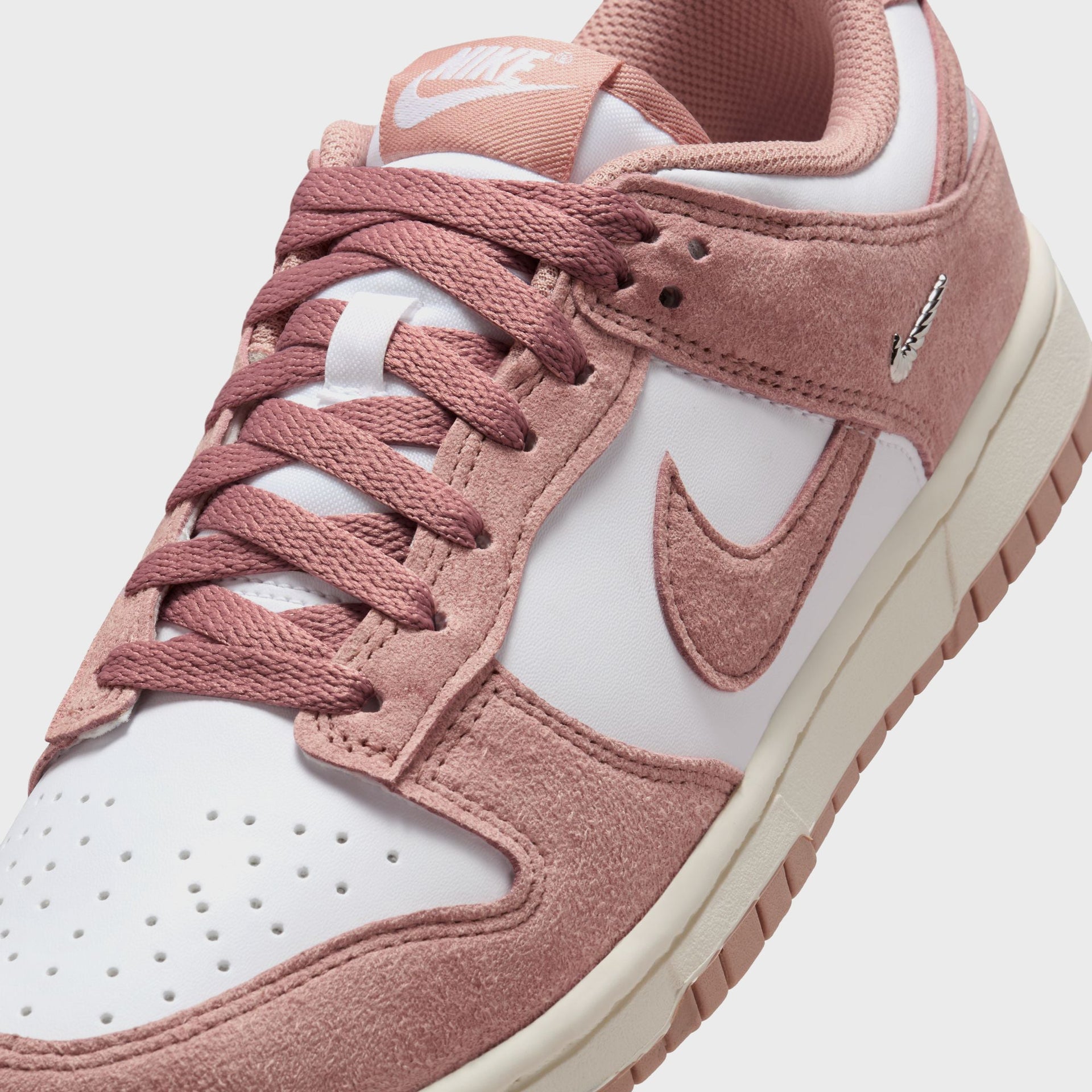 Nike WMNS Dunk Low - White / Particle Pink / Sail / Metallic Silver