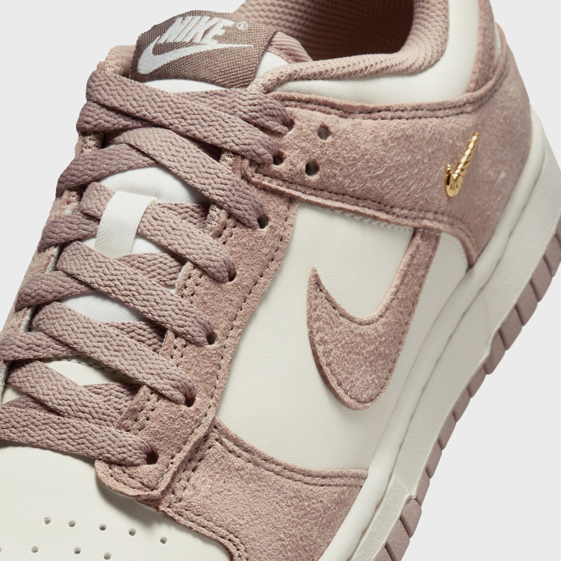 Nike WMNS Dunk Low - Sail / Metallic Gold