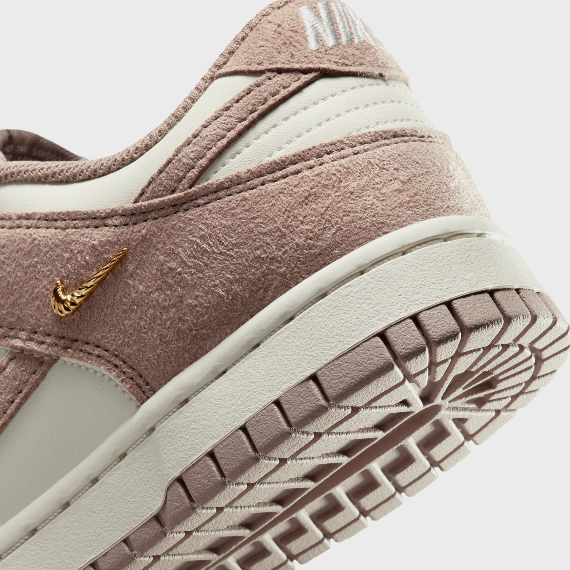 Nike WMNS Dunk Low - Sail / Metallic Gold