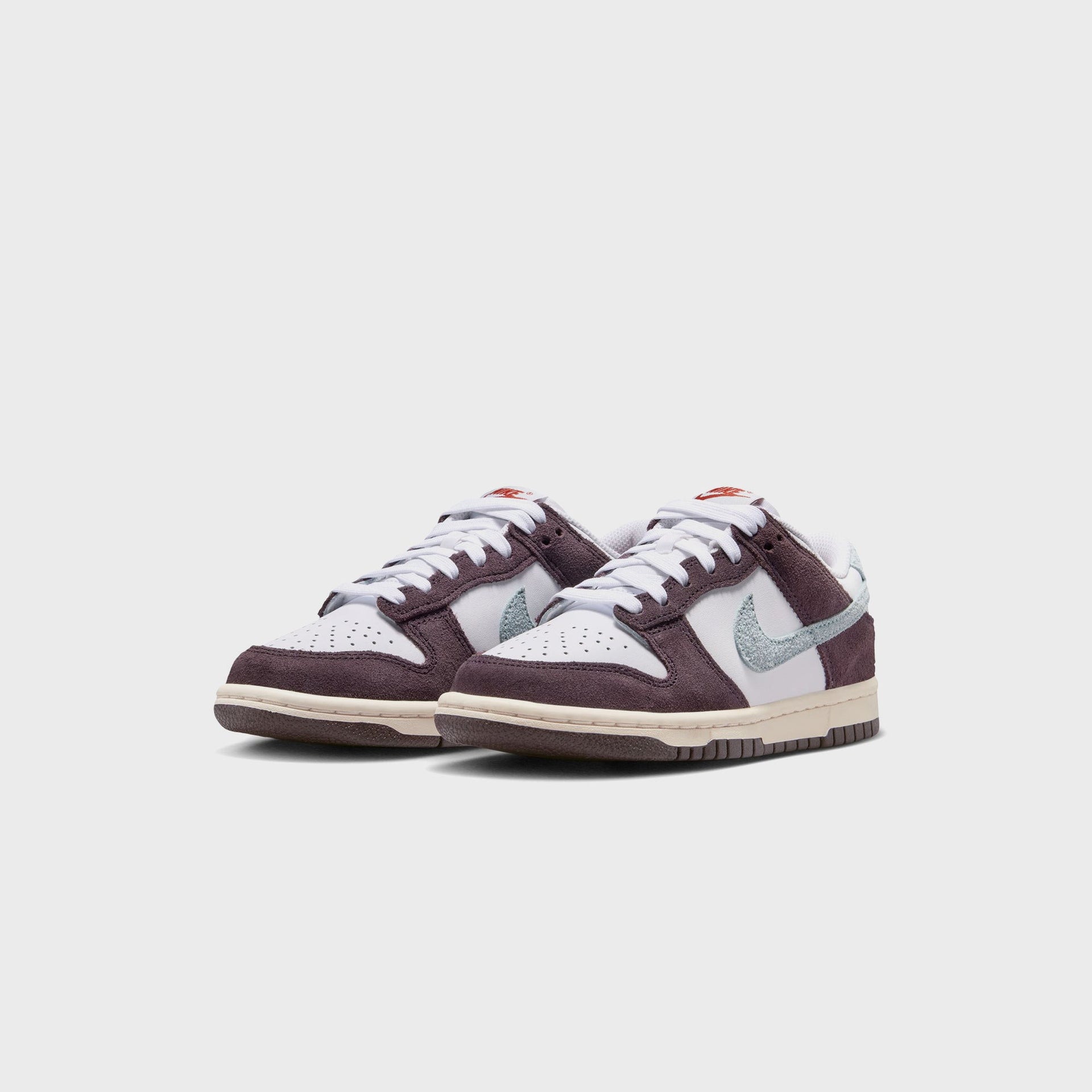 Nike GS Dunk Low SE - White / Glacier Blue / Burgundy Ash