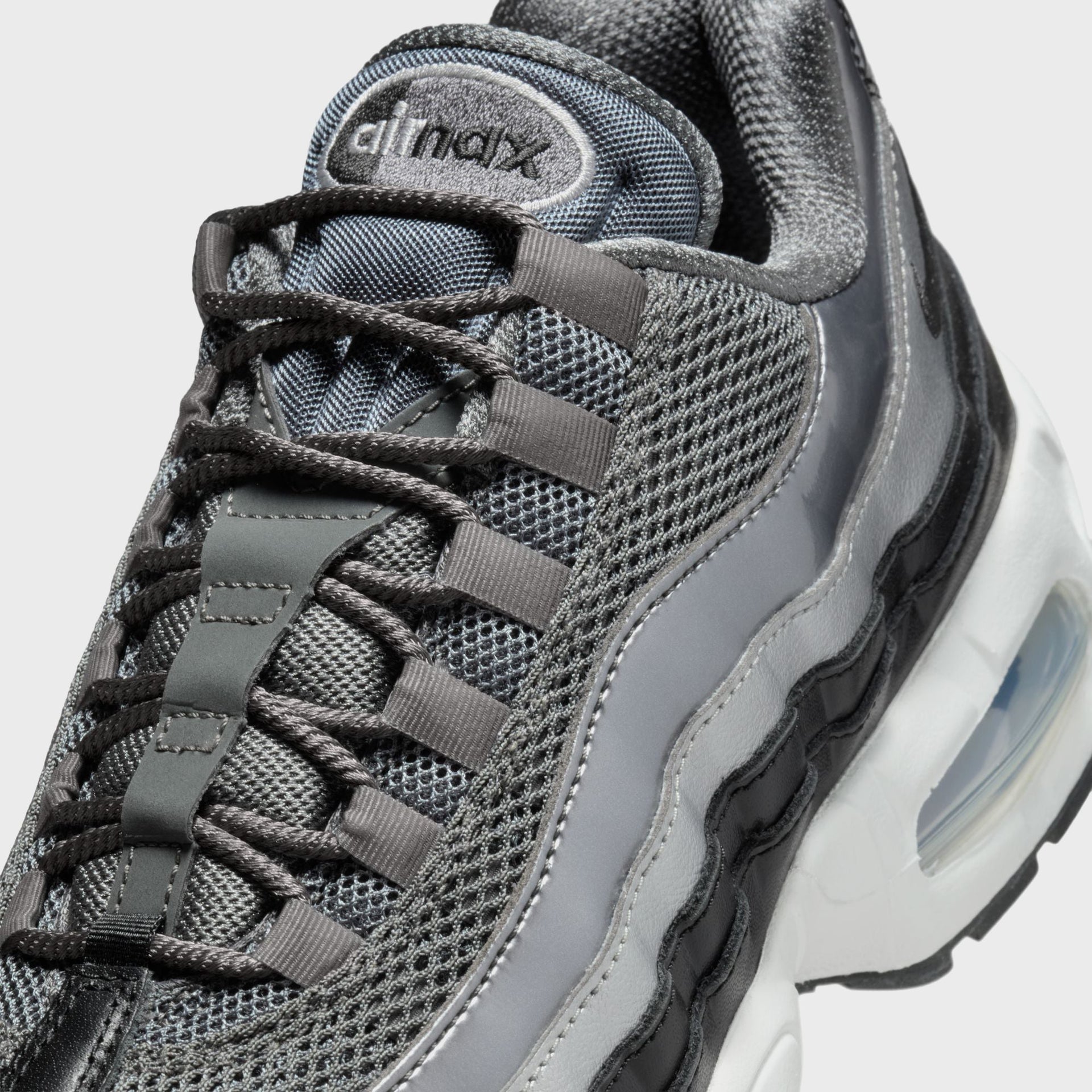 Nike WMNS Air Max 95 SE - Dark Grey / Black / Metallic Silver