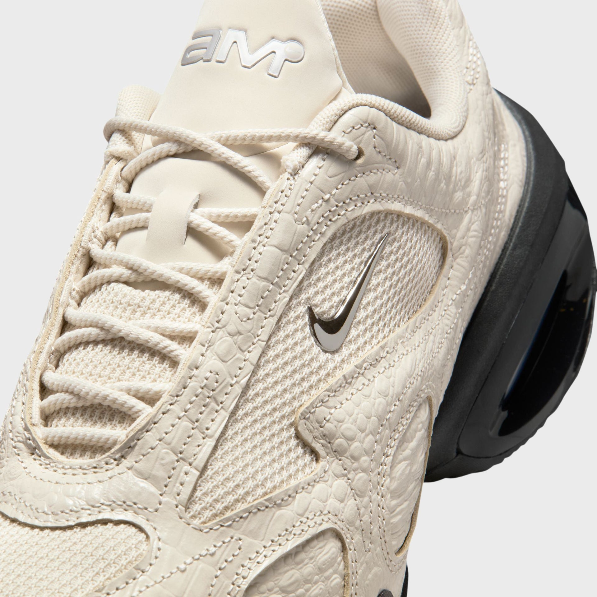 Nike WMNS Air Max Muse SE - Light Orewood Brown / Metallic Silver / Black