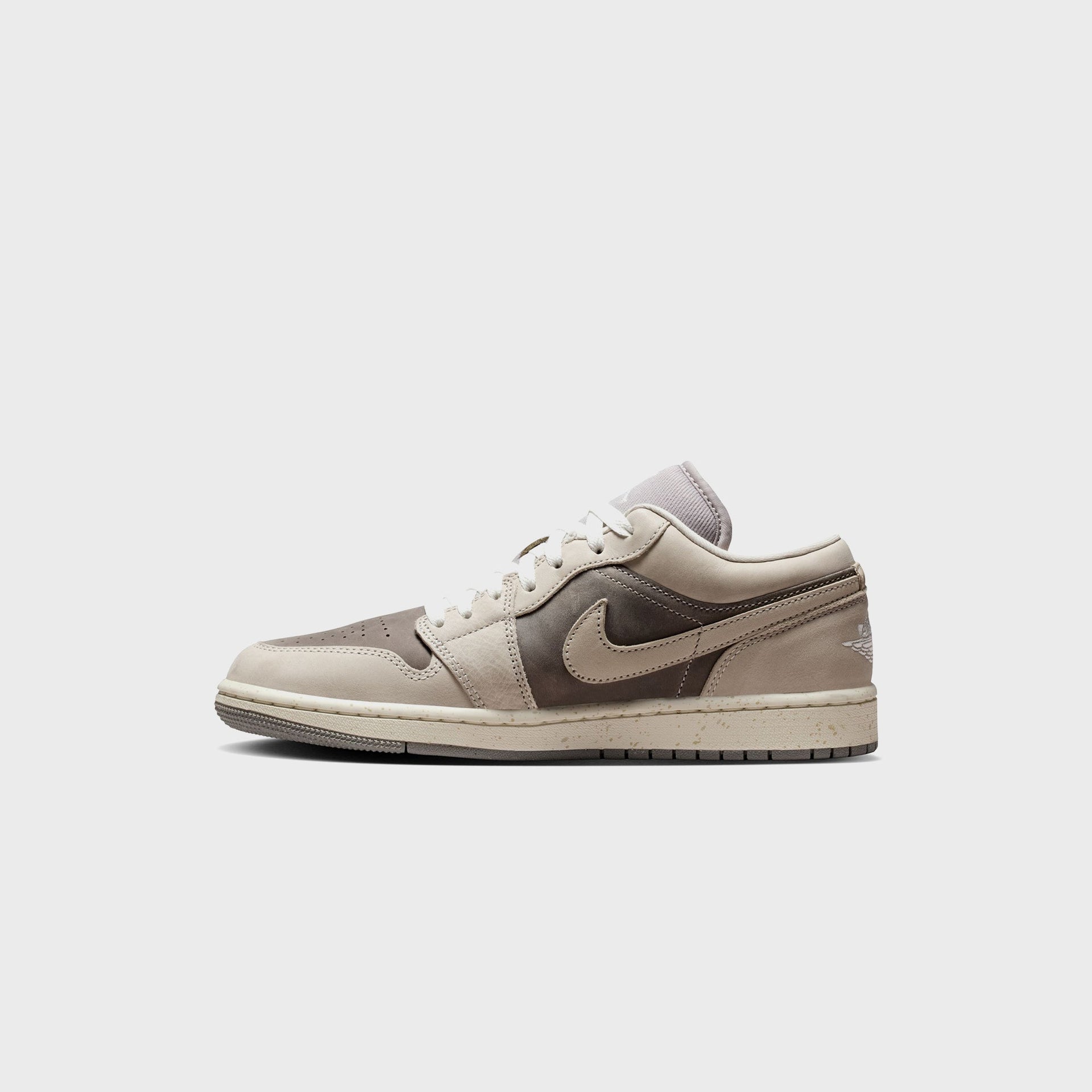 Jordan WMNS Air Jordan 1 Low SE - Enigma Stone / Pale Ivory / Hemp / Oatmeal