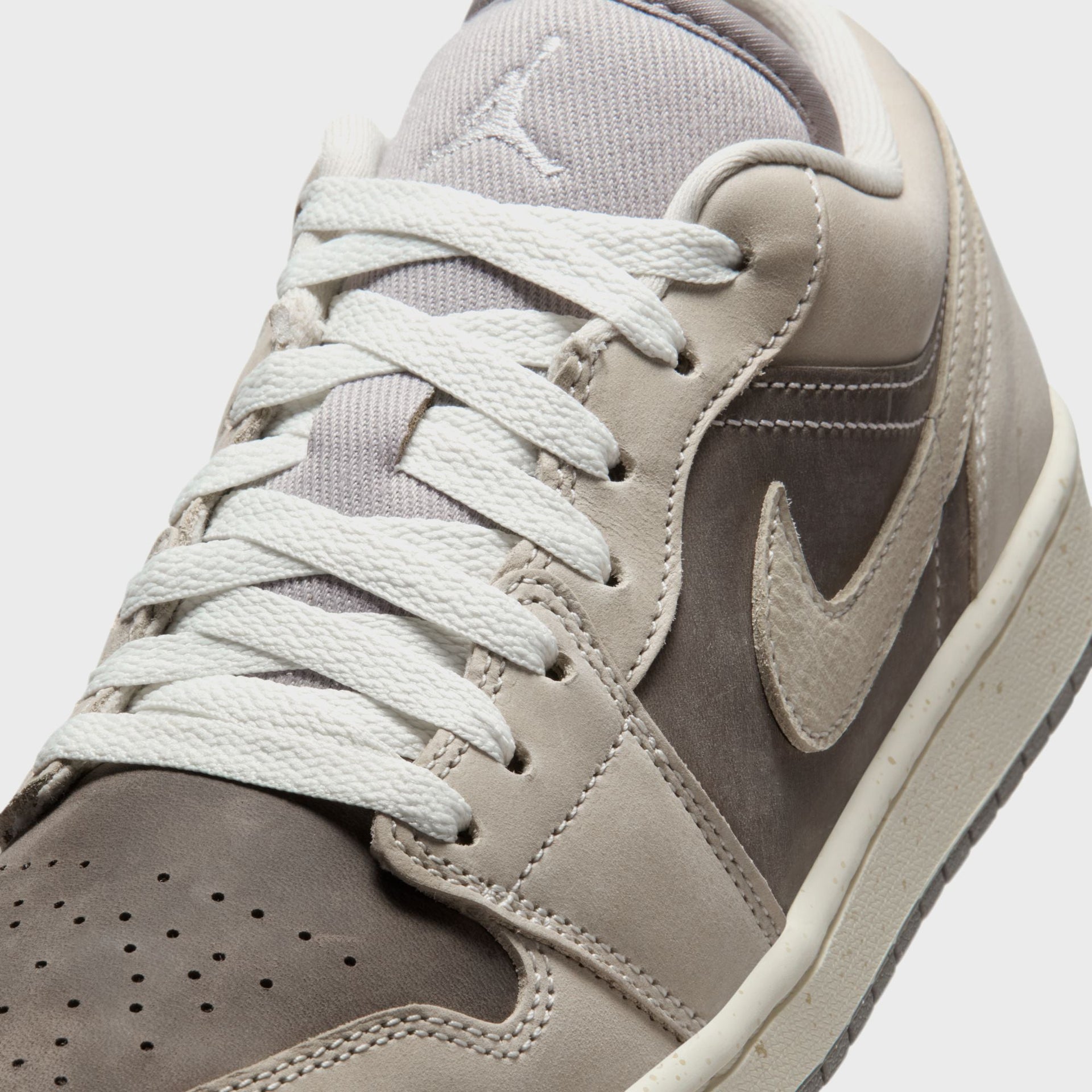 Jordan WMNS Air Jordan 1 Low SE - Enigma Stone / Pale Ivory / Hemp / Oatmeal