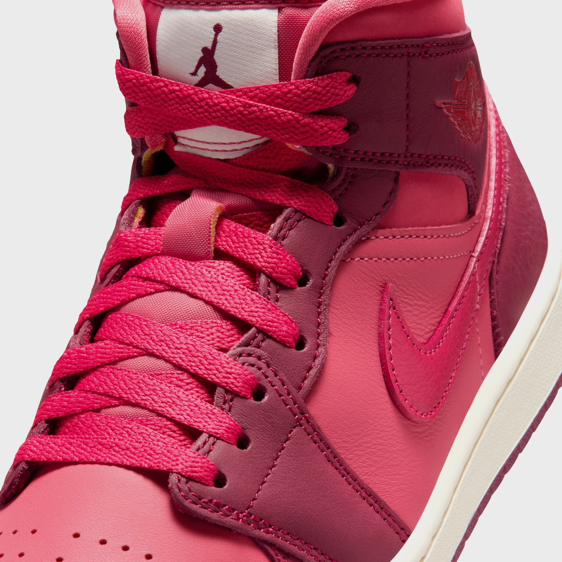 Jordan WMNS Air Jordan 1 Mid SE - Team Red / Sierra Red / Pueblo Red / Pale Ivory