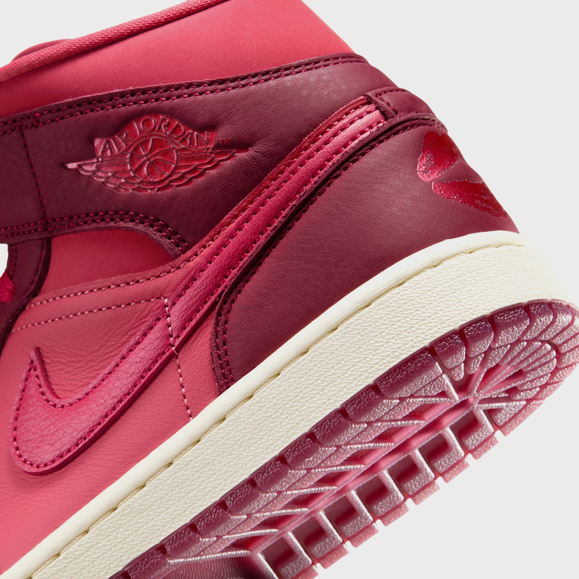 Jordan WMNS Air Jordan 1 Mid SE - Team Red / Sierra Red / Pueblo Red / Pale Ivory