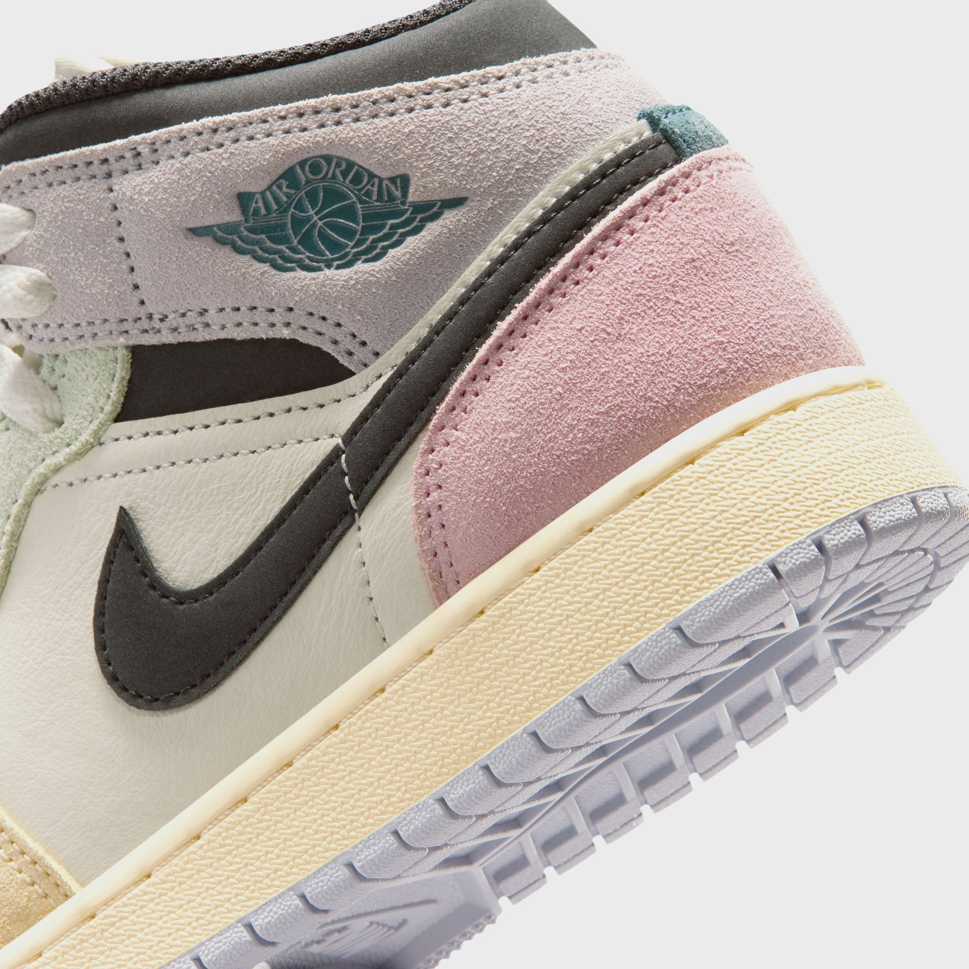 Jordan GS Air Jordan 1 Mid SE - Sail / Iced Jade / Anthracite / Jade Aura