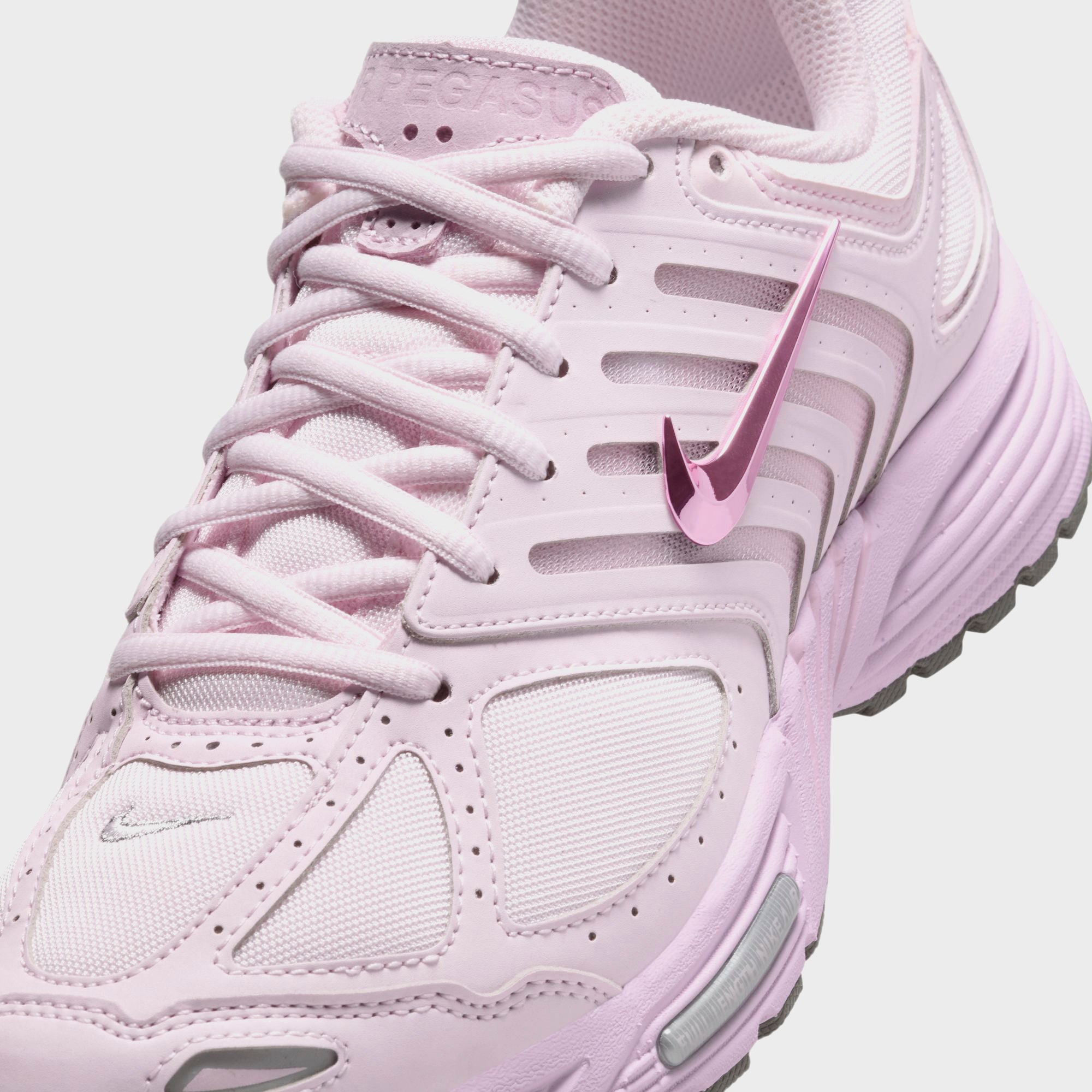 NIKE ☆ Air Pegasus 2K5 ‘Pearl Pink’ Nike's Pegasus 2K5 Gets Pretty in 