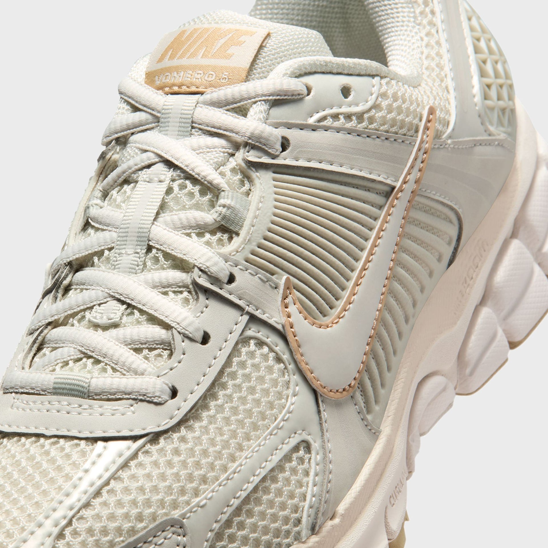Nike WMNS Zoom Vomero 5 - Light Bone / Phantom