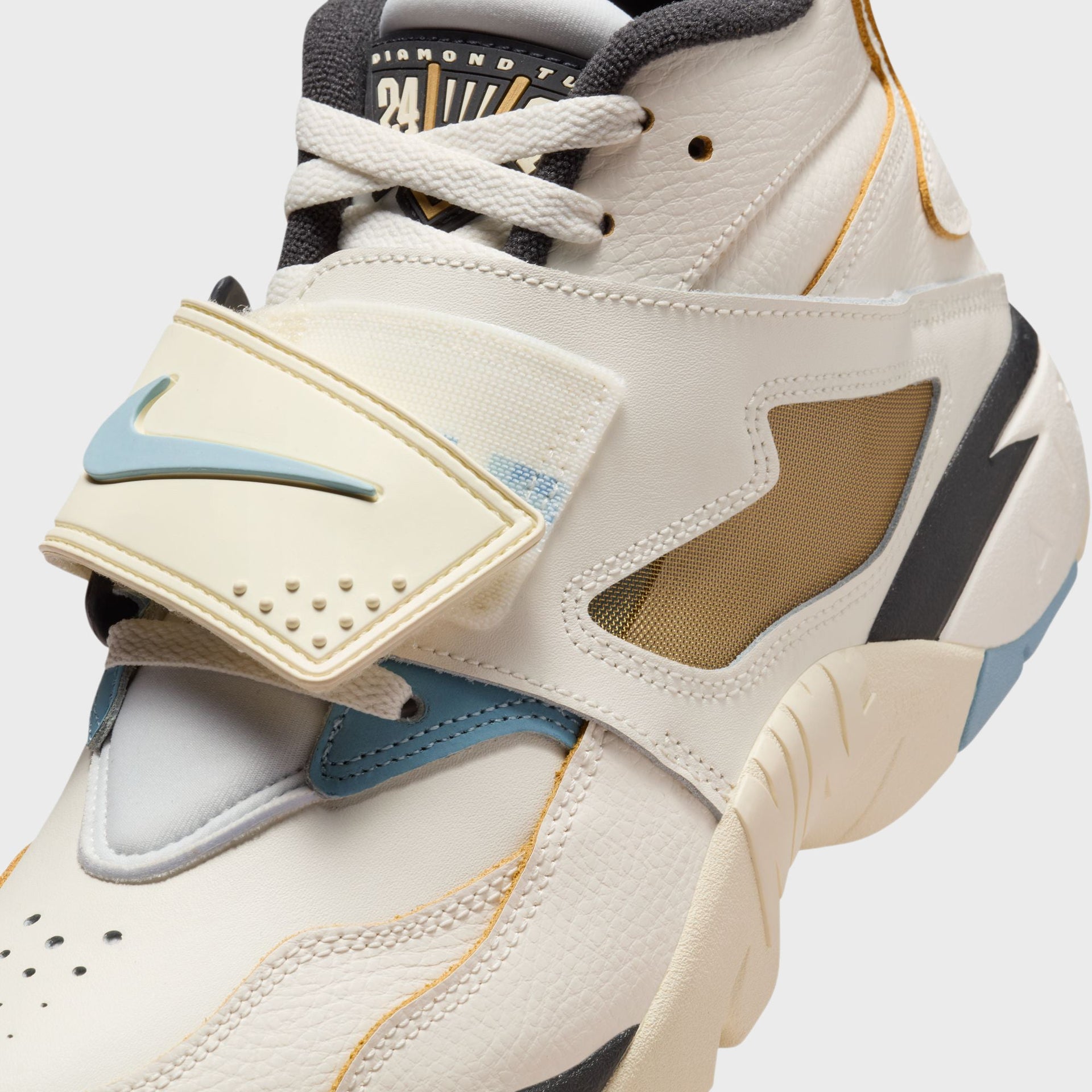Nike Air Diamond Turf - Sail / Mica Blue / Coconut Milk / Off Noir