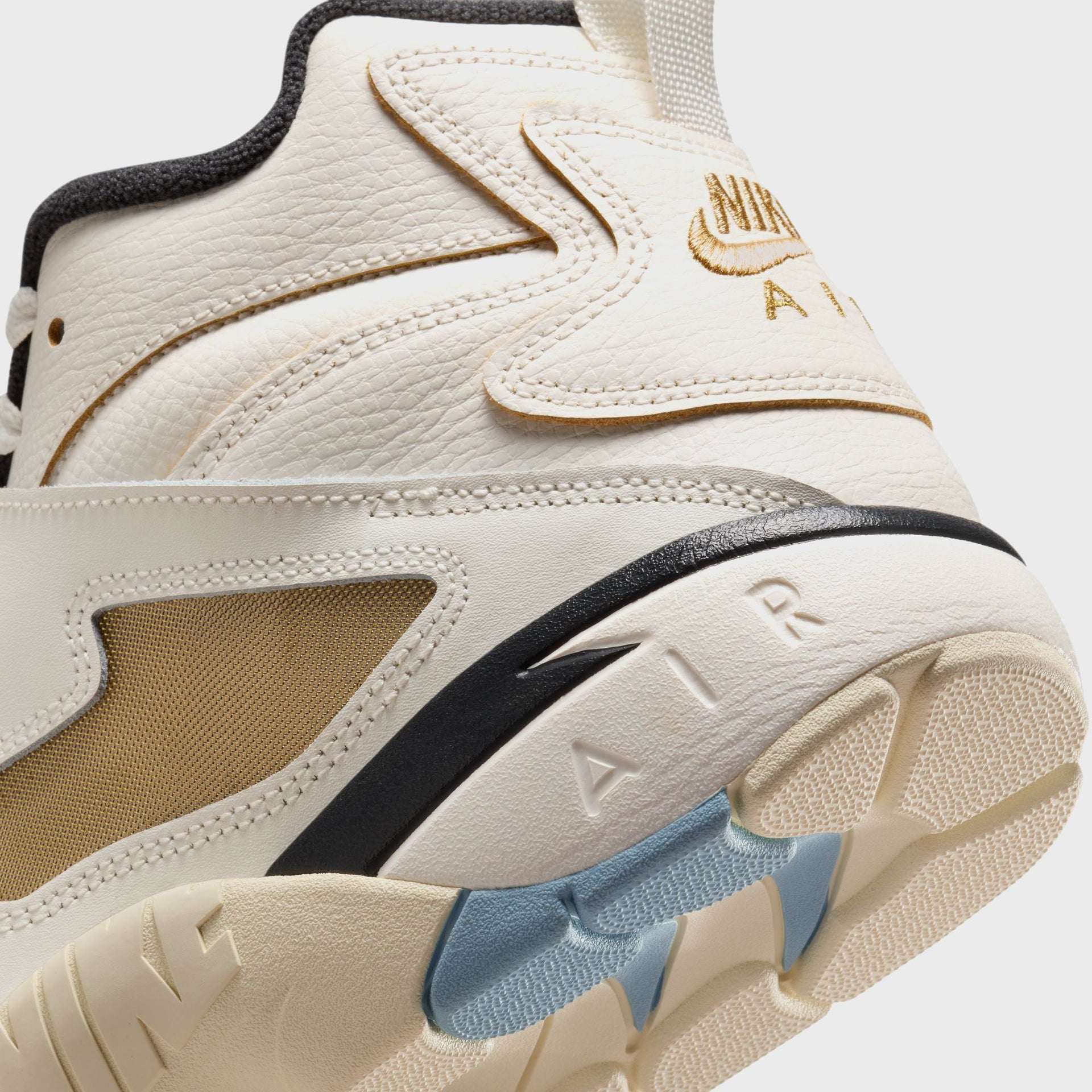 Nike Air Diamond Turf - Sail / Mica Blue / Coconut Milk / Off Noir