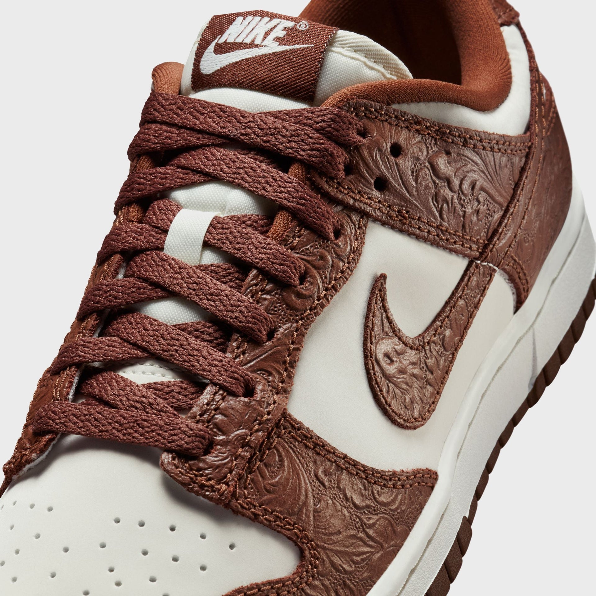Nike WMNS Dunk Low - Sail / Fauna Brown / Metallic Gold