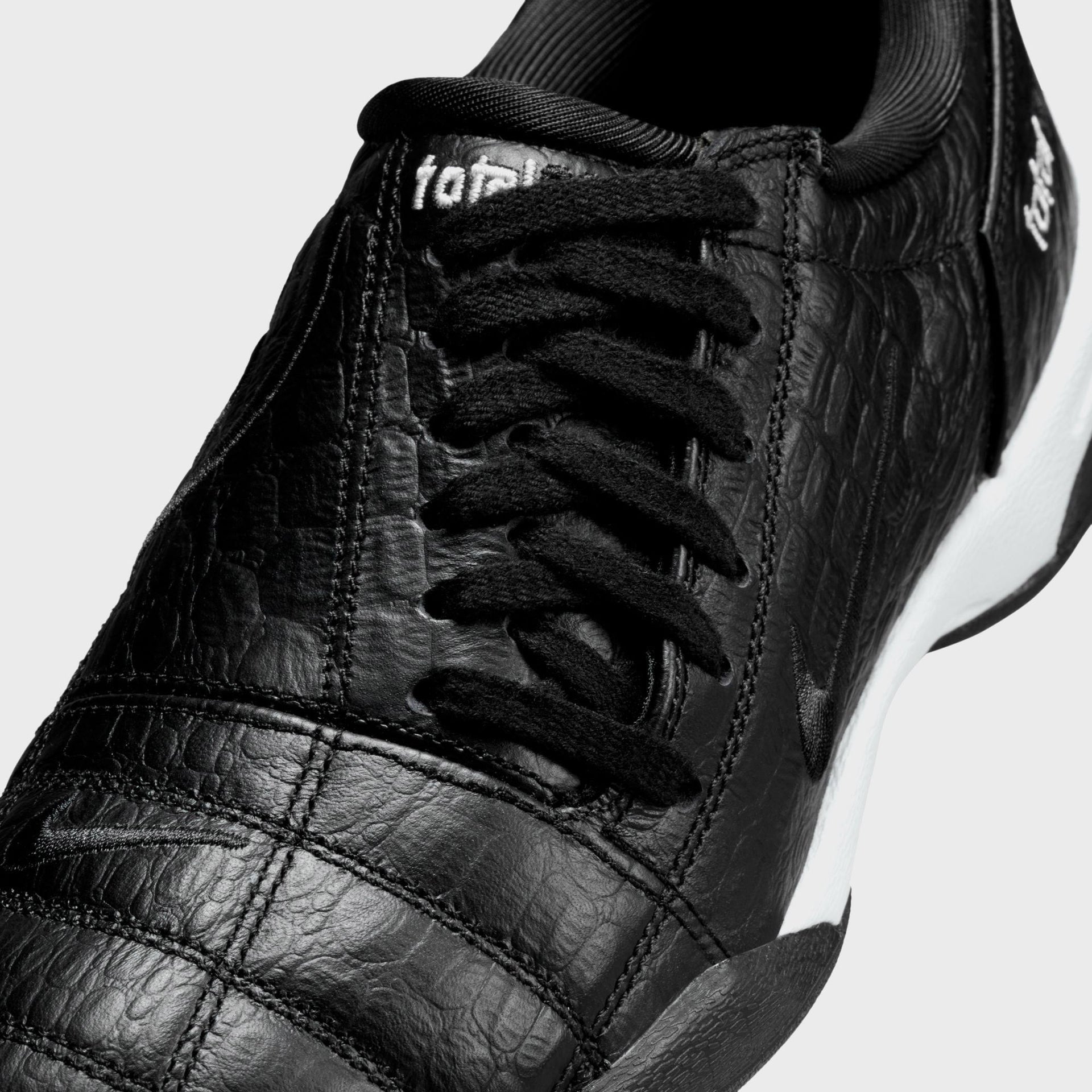 Nike WMNS Total 90 - Black / Black / White